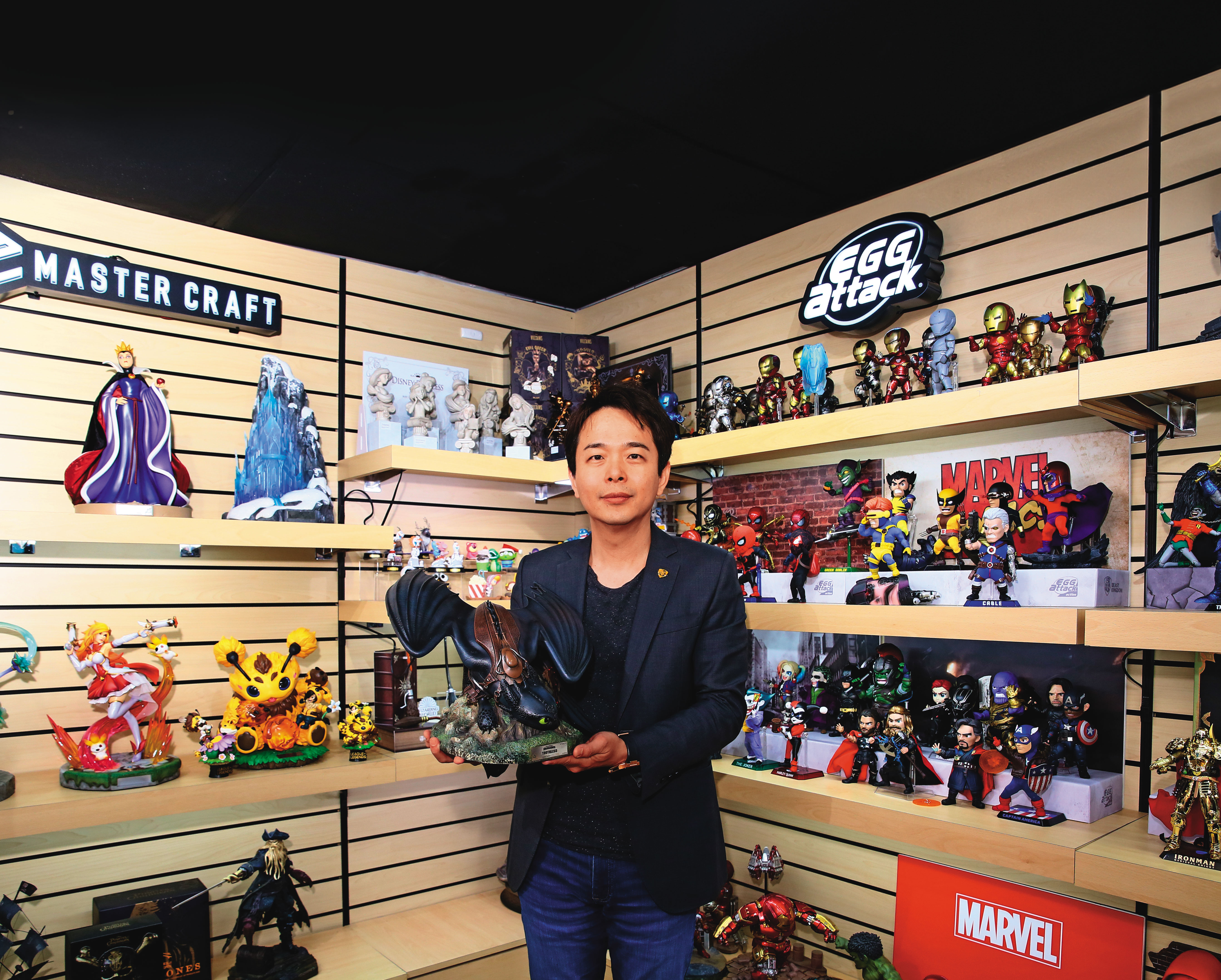 楊詠喨原在美國當會計師，因為喜歡收藏美系玩具、公仔，辭職回台後以此為基礎創立「野獸國」。