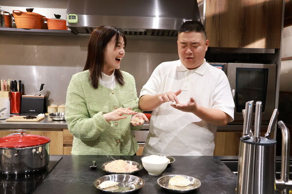 楊小黎首度擔綱製作人,郝劭文特地返台站台。(客家電視台提供)