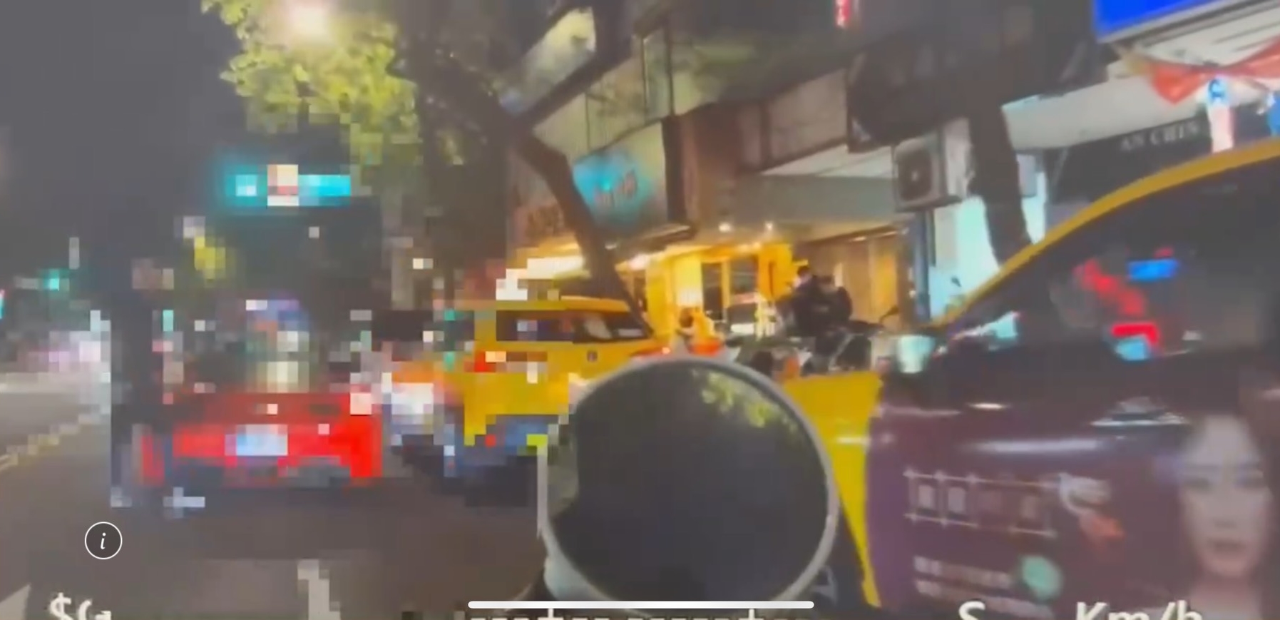 張男酒後開著要價千萬的紅色法拉利超跑趕攤，因違規併排被警方查獲。（翻攝畫面）