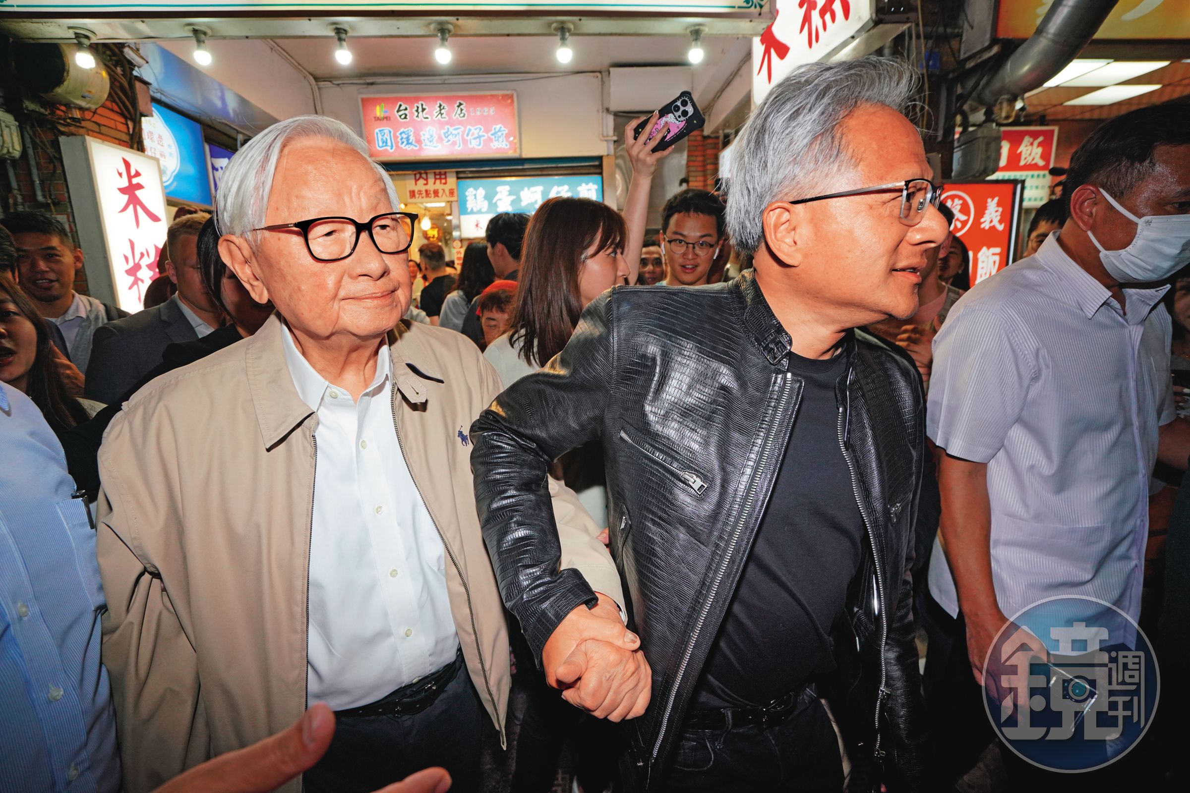 黃仁勳（右）來台不只見了台積電創辦人張忠謀（左），也到台積電總部拜訪。