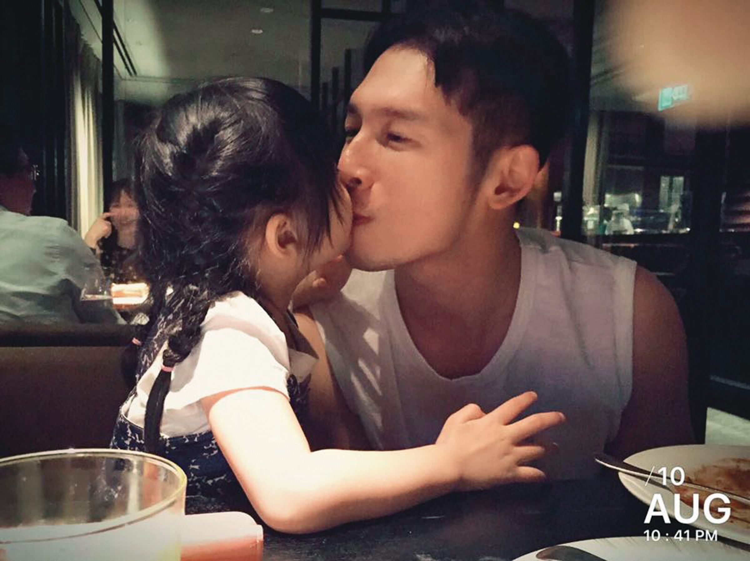温昇豪過去偶爾分享女兒可愛模樣,現在女兒大了已不願露臉。(翻攝自温昇豪臉書)