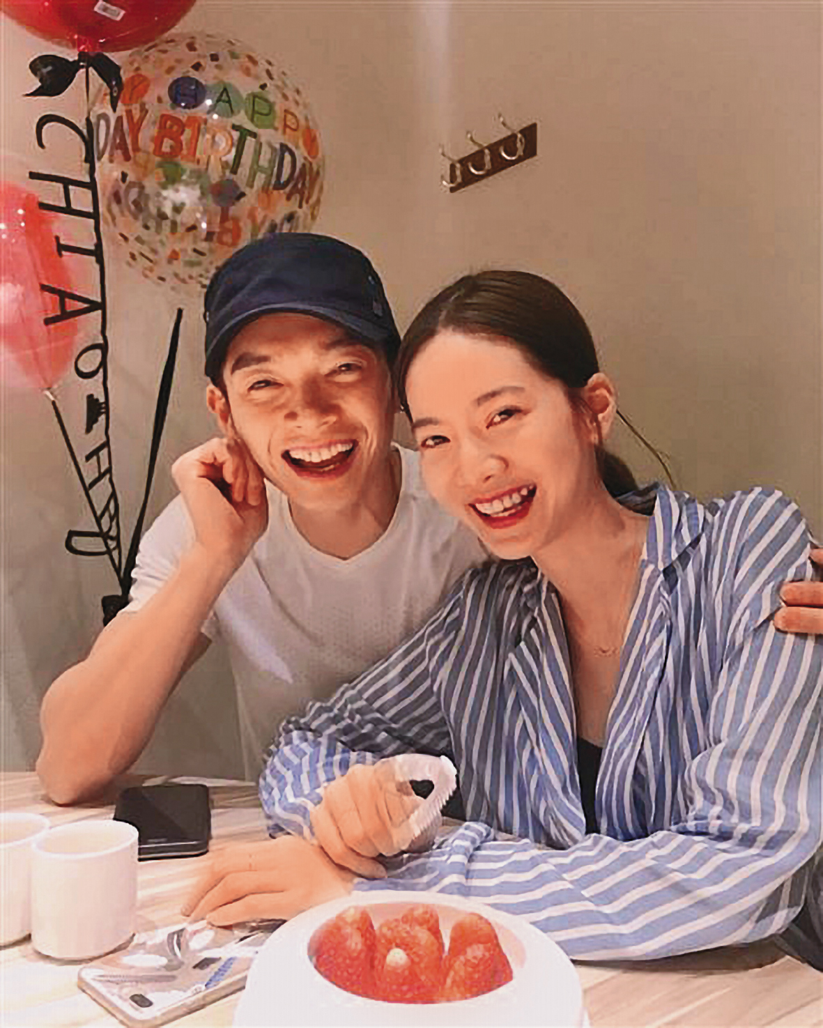 曾之喬（右）與辰亦儒（左）愛情長跑多年，終於在2020年宣告結婚，兩人目前育有一子。