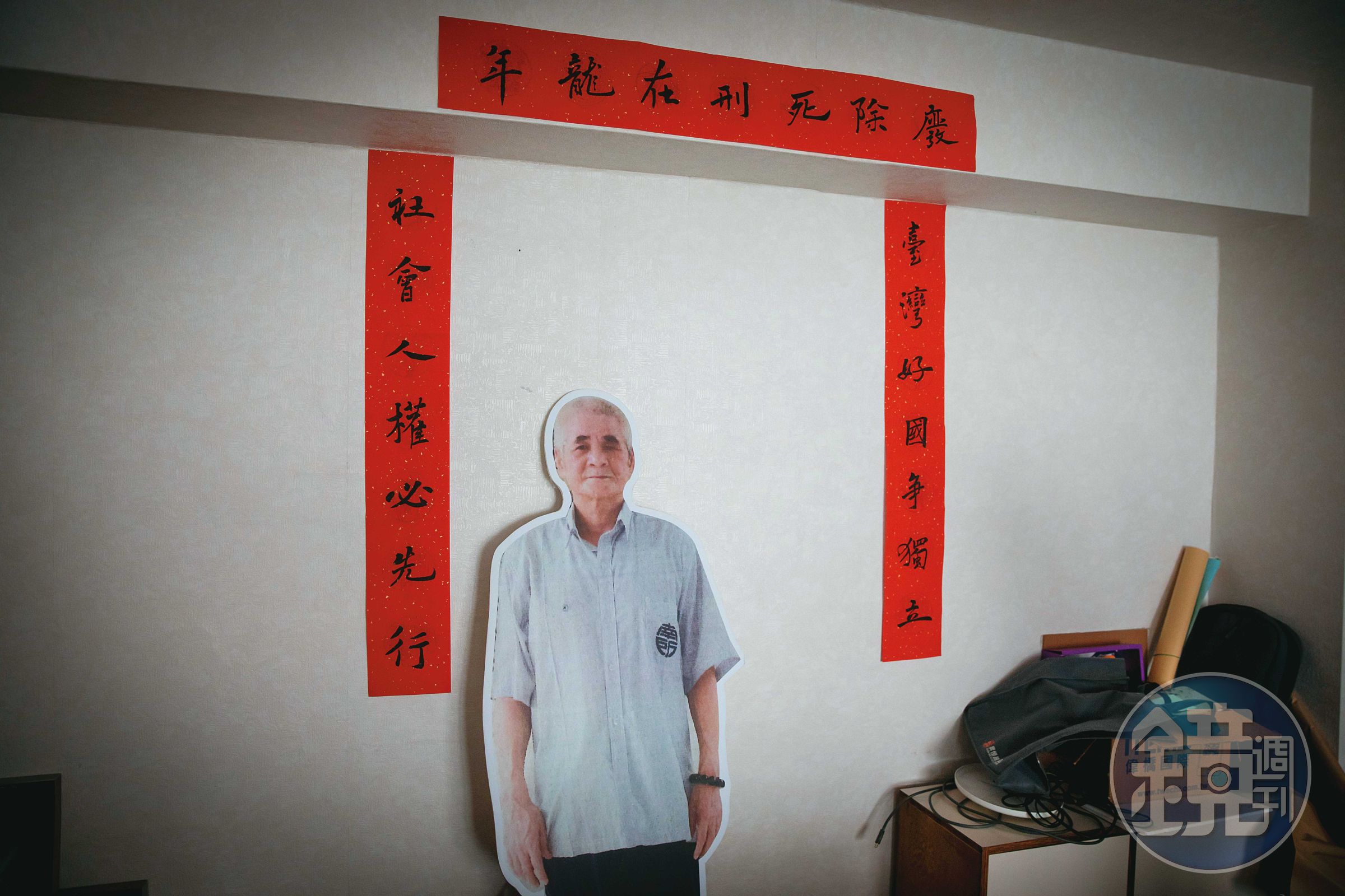廢死聯盟辦公室擺著王信福的等身人像，現年70歲的他，是台灣最高齡死刑犯，也是廢死聯盟救援中的死刑冤案。