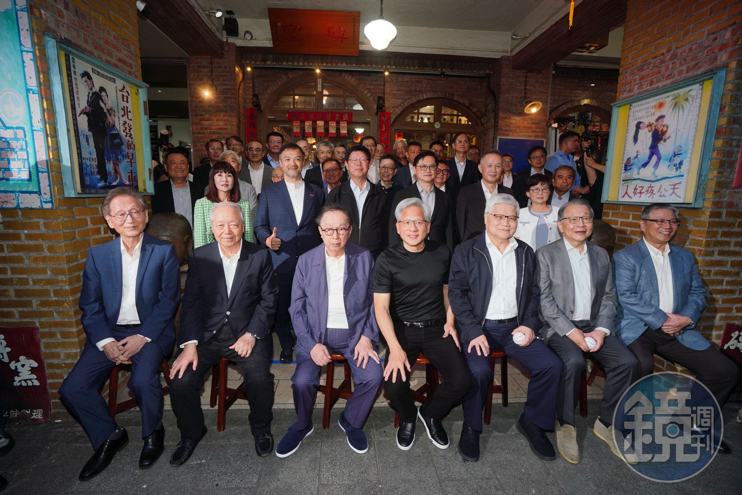 黃仁勳表示，台灣確實面臨能源供應與土地資源等挑戰，但在先進製造領域累積的能力與經驗，至今仍難以被其他地區複製。