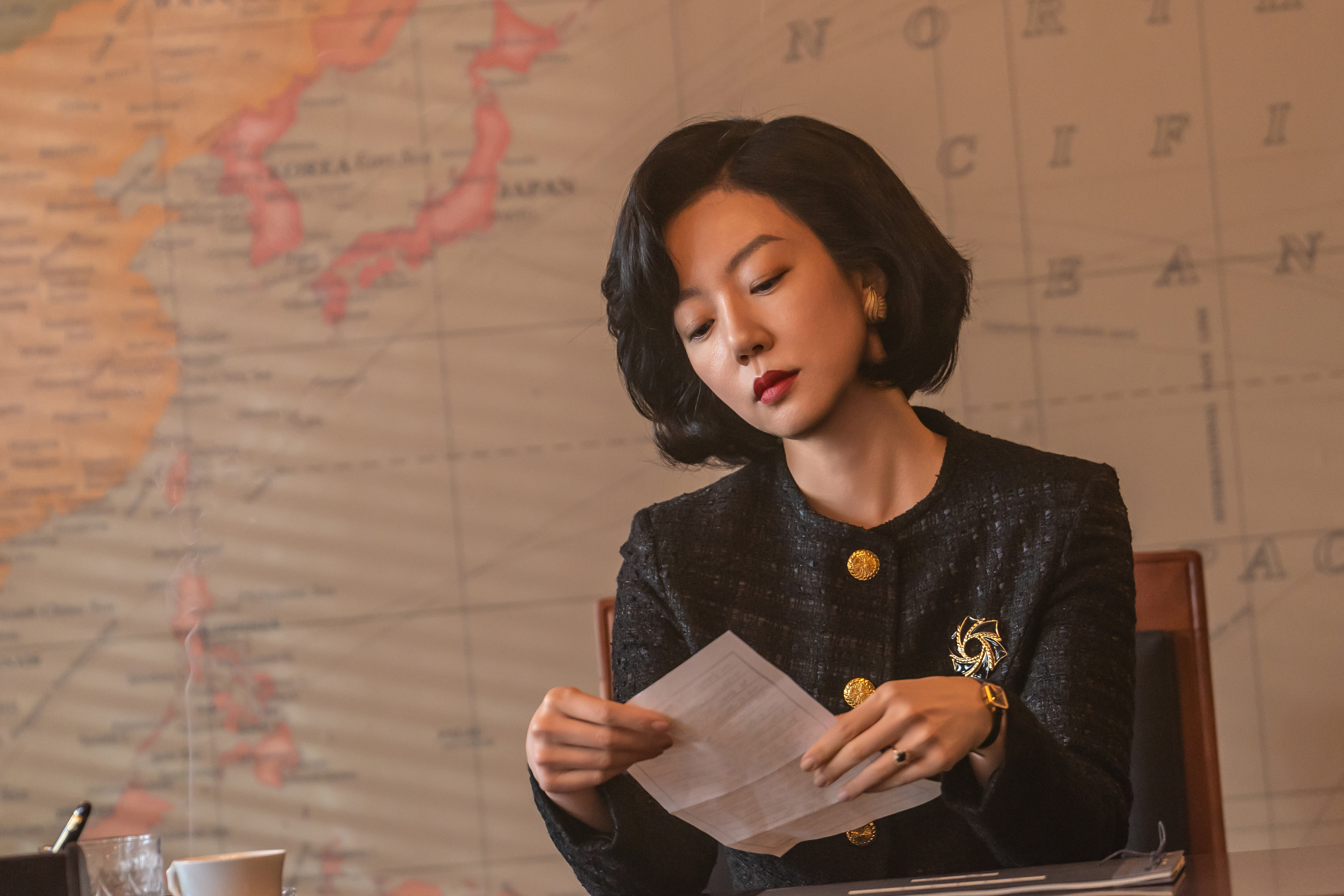 林秀晶在《下流大盜》演出會長夫人,柳承龍超欣賞她的演技。(Disney+提供)