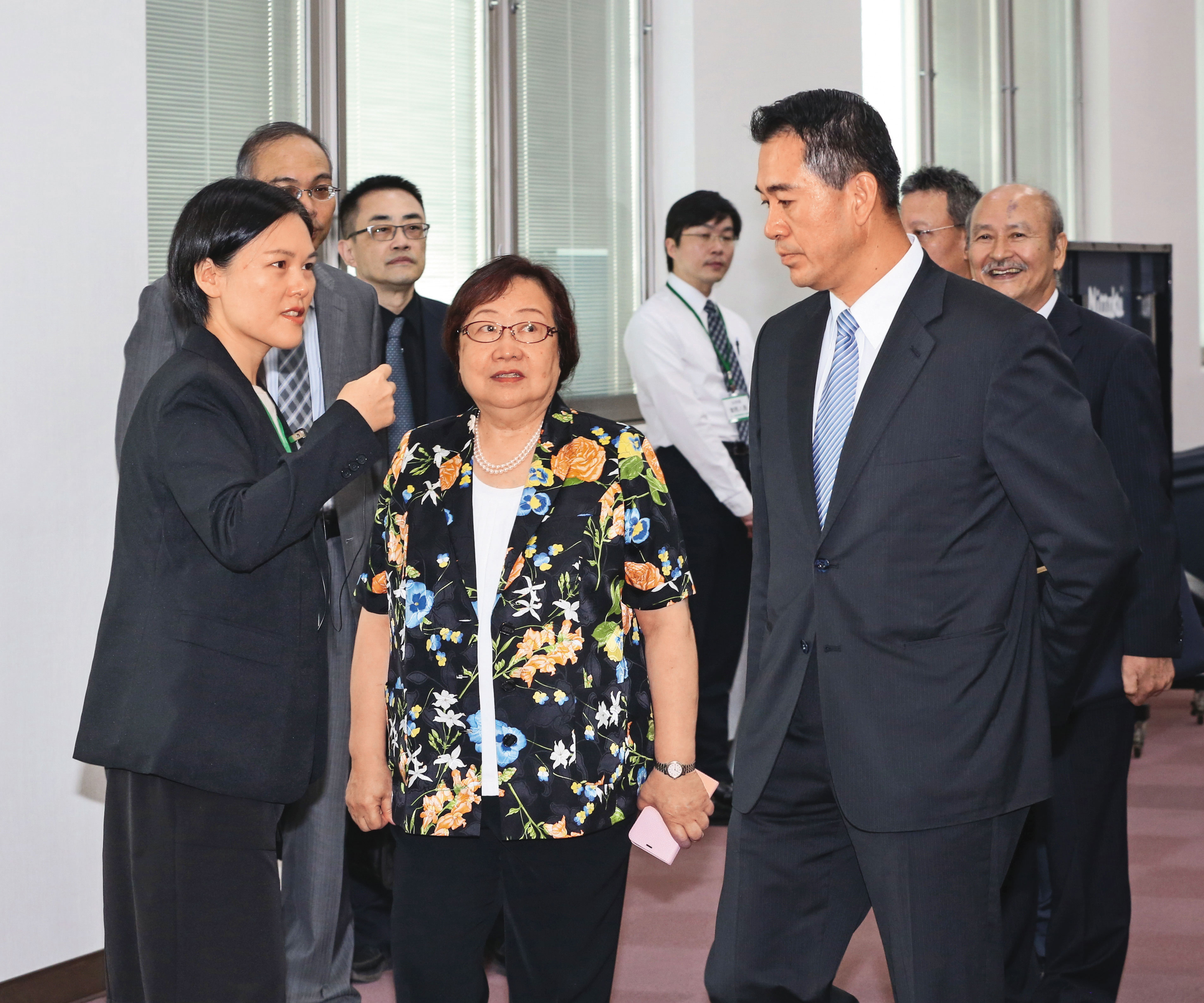 長榮集團老臣柯麗卿(中)是張榮發生前指定的遺囑執行人。