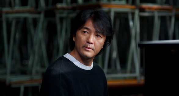 鄭伊健在電影《久別重逢》裡飾演歷經滄桑的音樂人。 （華映娛樂提供）