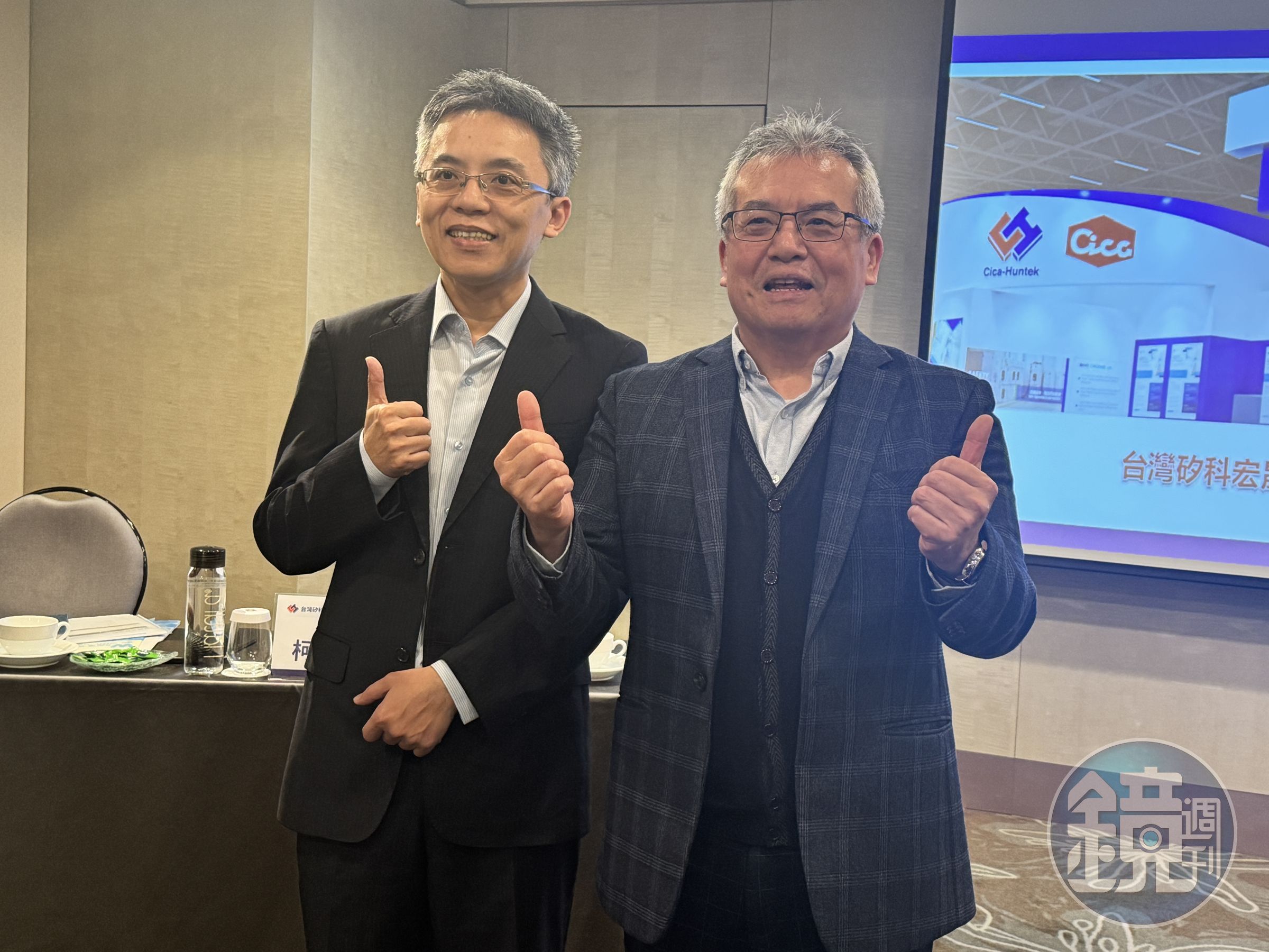 矽科宏晟將於今年底轉上櫃,總經理柯燦塗(右)和副總經理陳明賢(左)看好明年度營收成長。(吳玲臻 攝影)