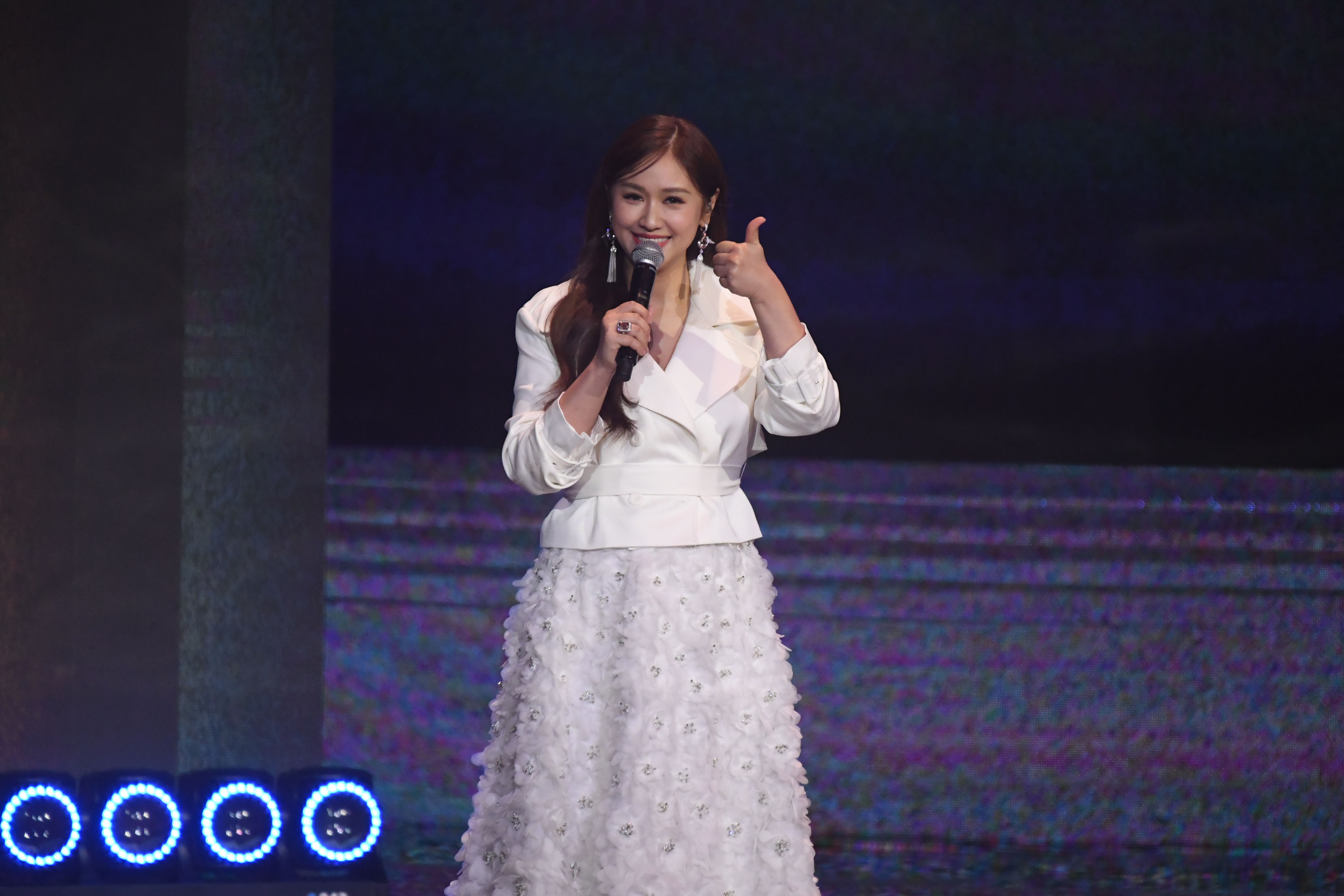 吳姍儒產後首復工，主持節目類金鐘獎頒獎典禮。（三立提供）