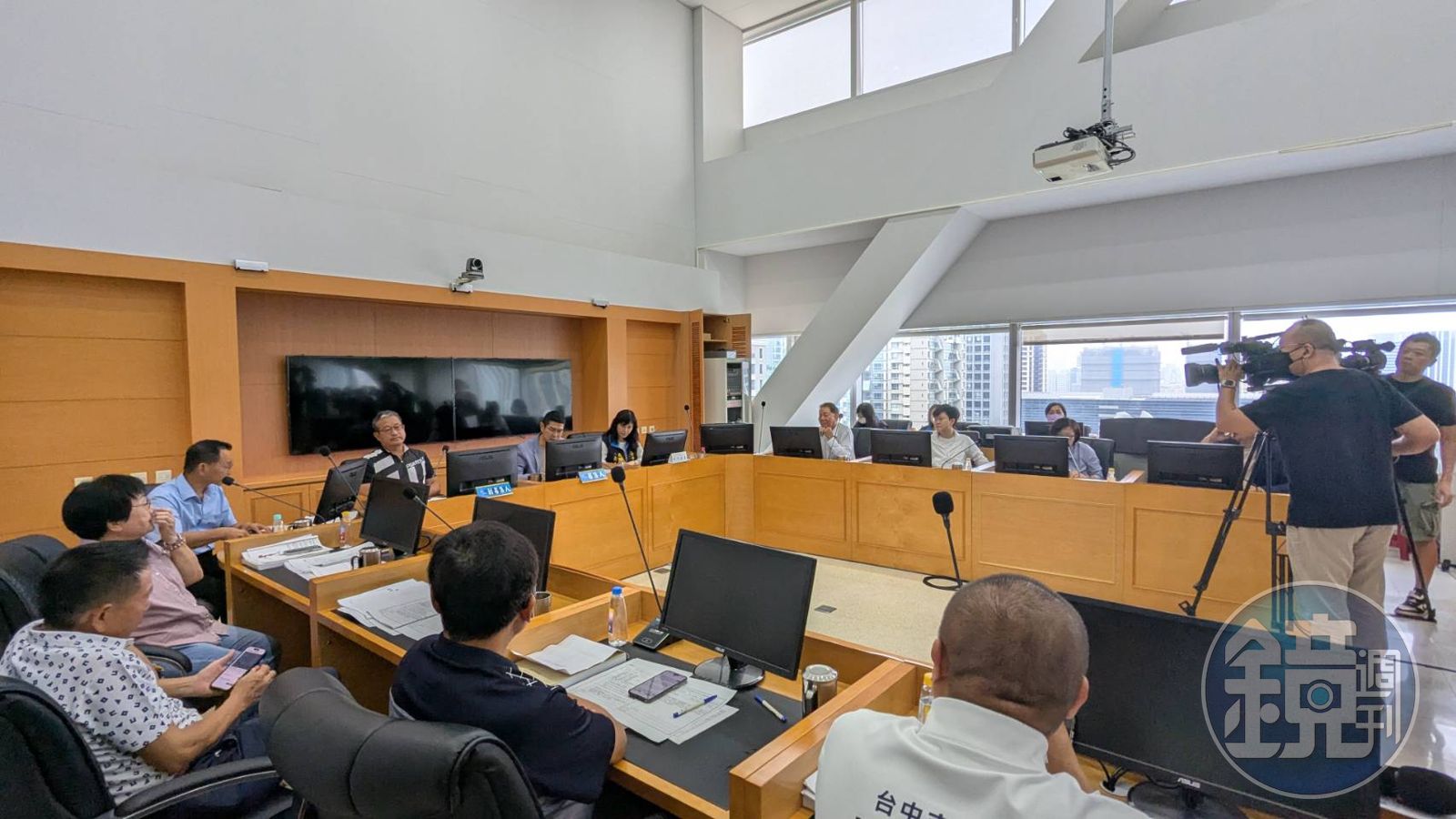 台中市議會財委會普發五萬爆衝突　拍桌、頓足、換座位結論仍惹議