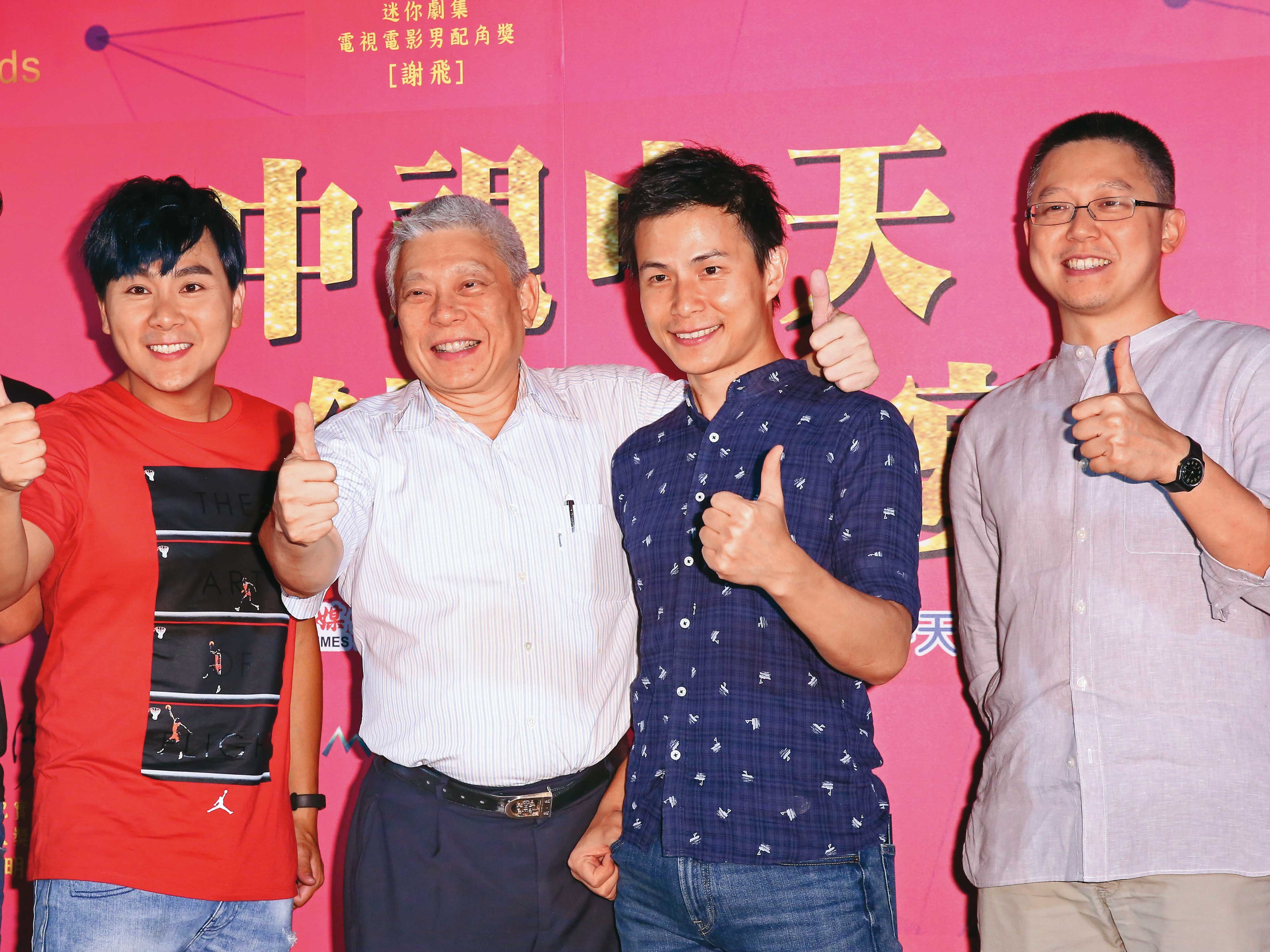 面對樂天商銀年底勢必要增資，加大耐斯陳家、人旺蔡家2大民營股東間的戰火。左2為旺旺集團創辦人蔡衍明，右1為其子蔡紹中。