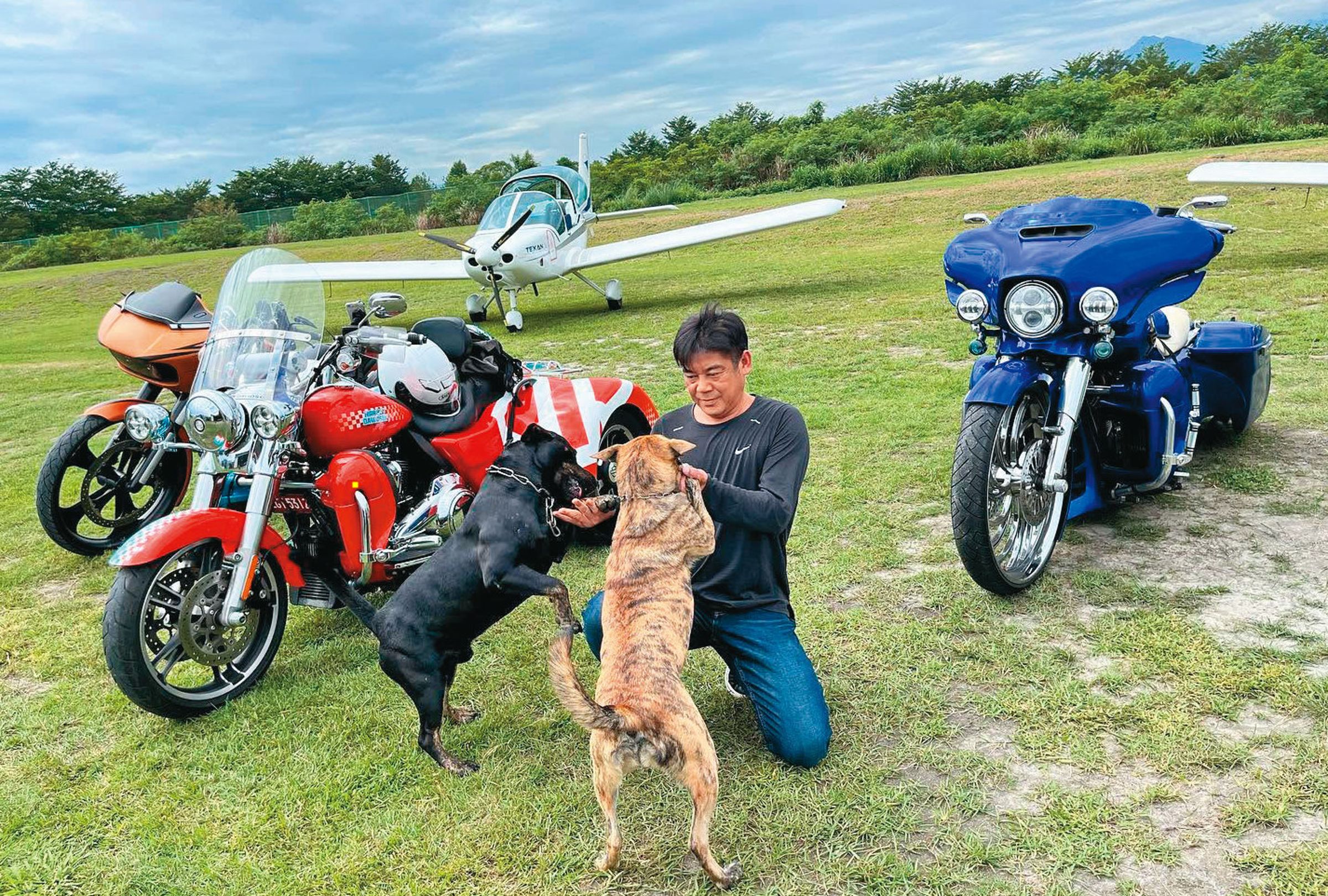 黃正男常在臉書炫富，大手筆買露營車、重機，卻不履行離婚協議。（翻攝Easy fly億載休閒飛行俱樂部臉書）