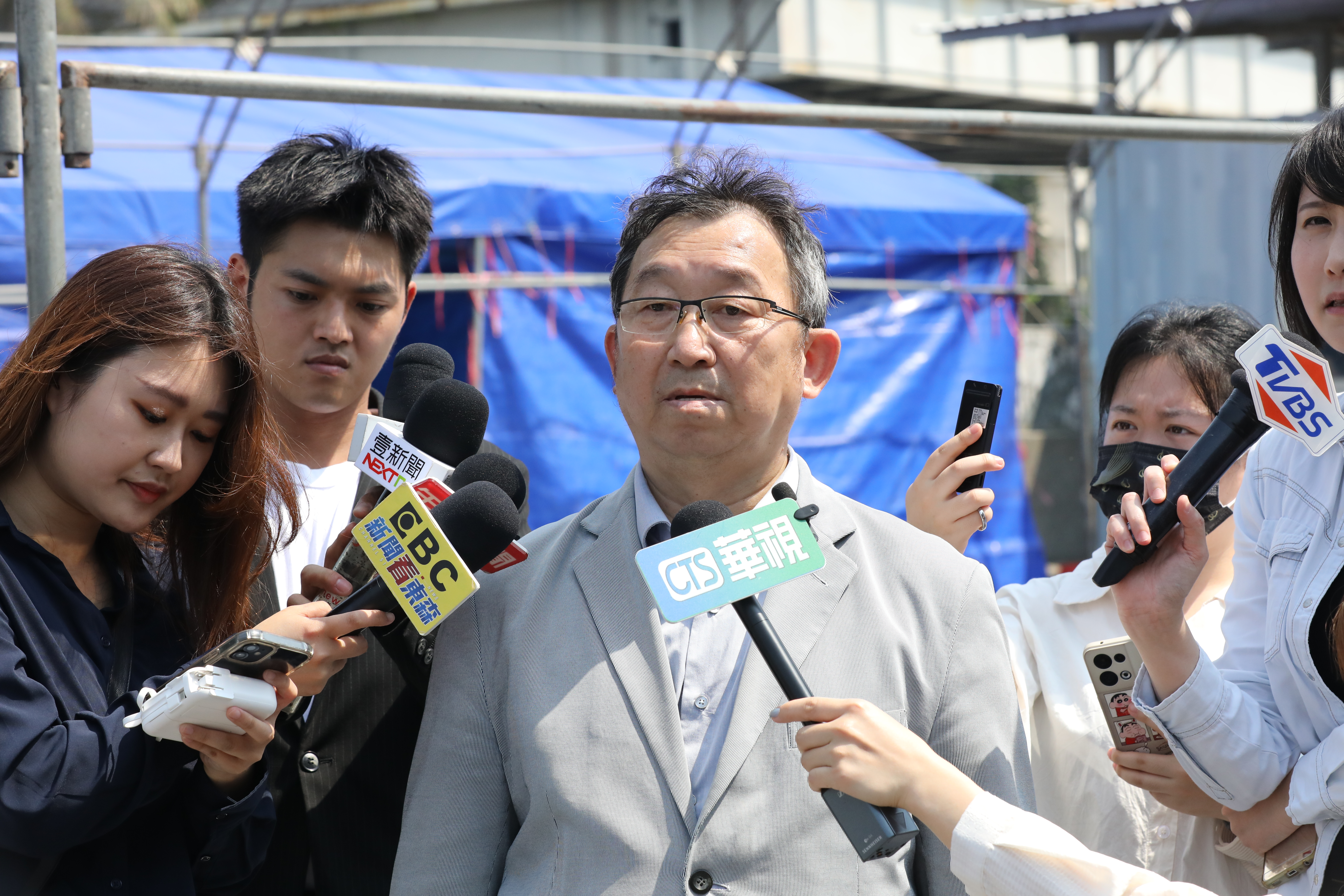 花蓮高農康姓女老師為救愛貓折返天王星大樓罹難。校長梁宇承受訪時直誇她認真有熱忱，令人非常惋惜。