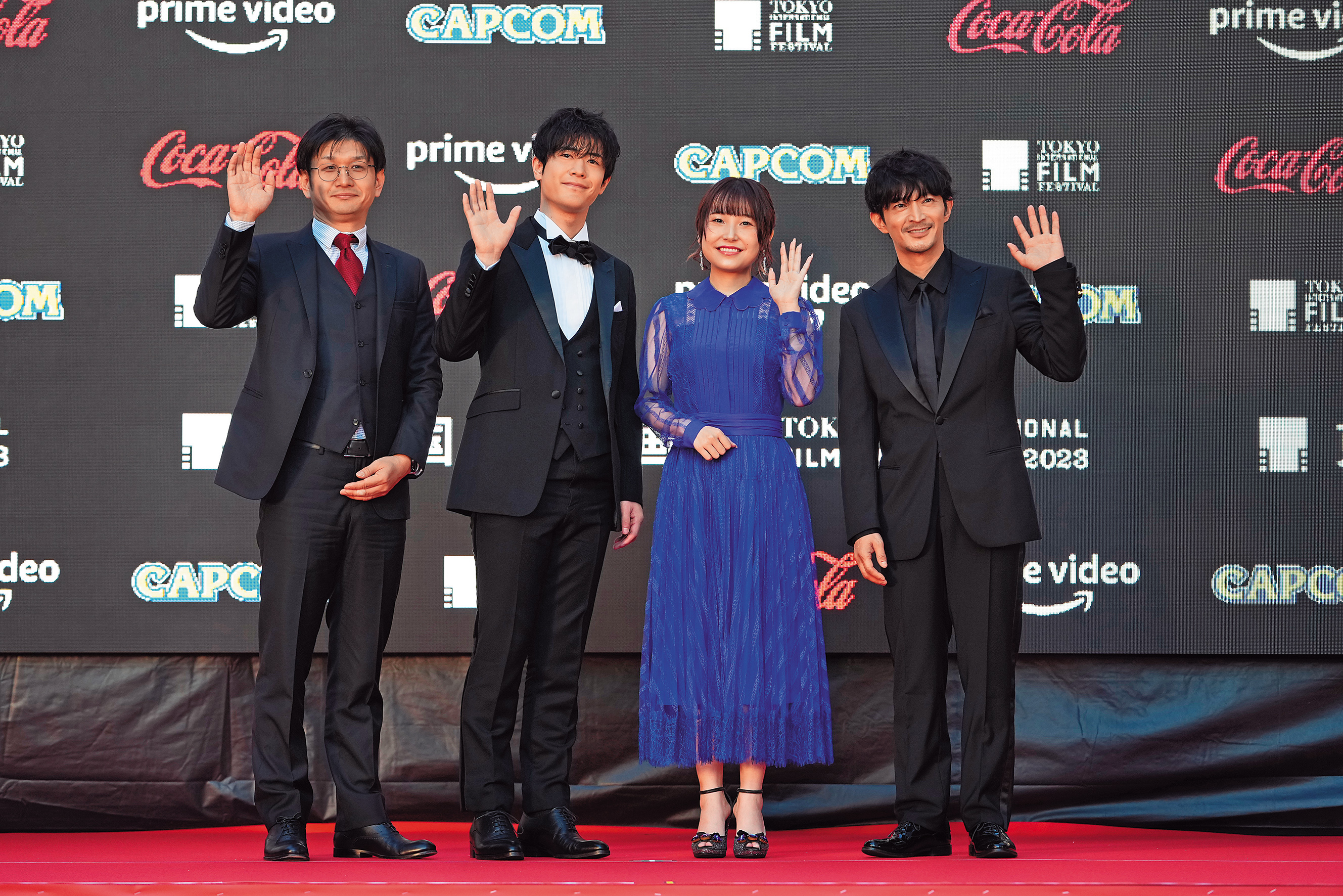《北極百貨的秋乃小姐》導演板津匡覧（左起）與聲優大塚剛央、川井田夏海、津田健次郎登上東京國際影展紅毯。（東京國際影展提供）