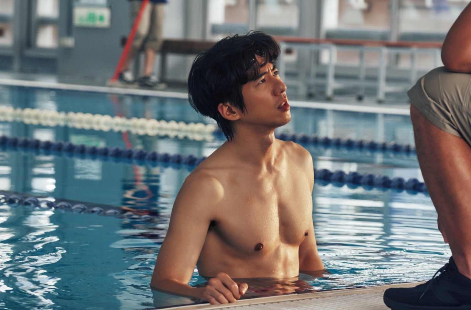 傅孟柏為辦案犧牲色相。(發起日影視提供)