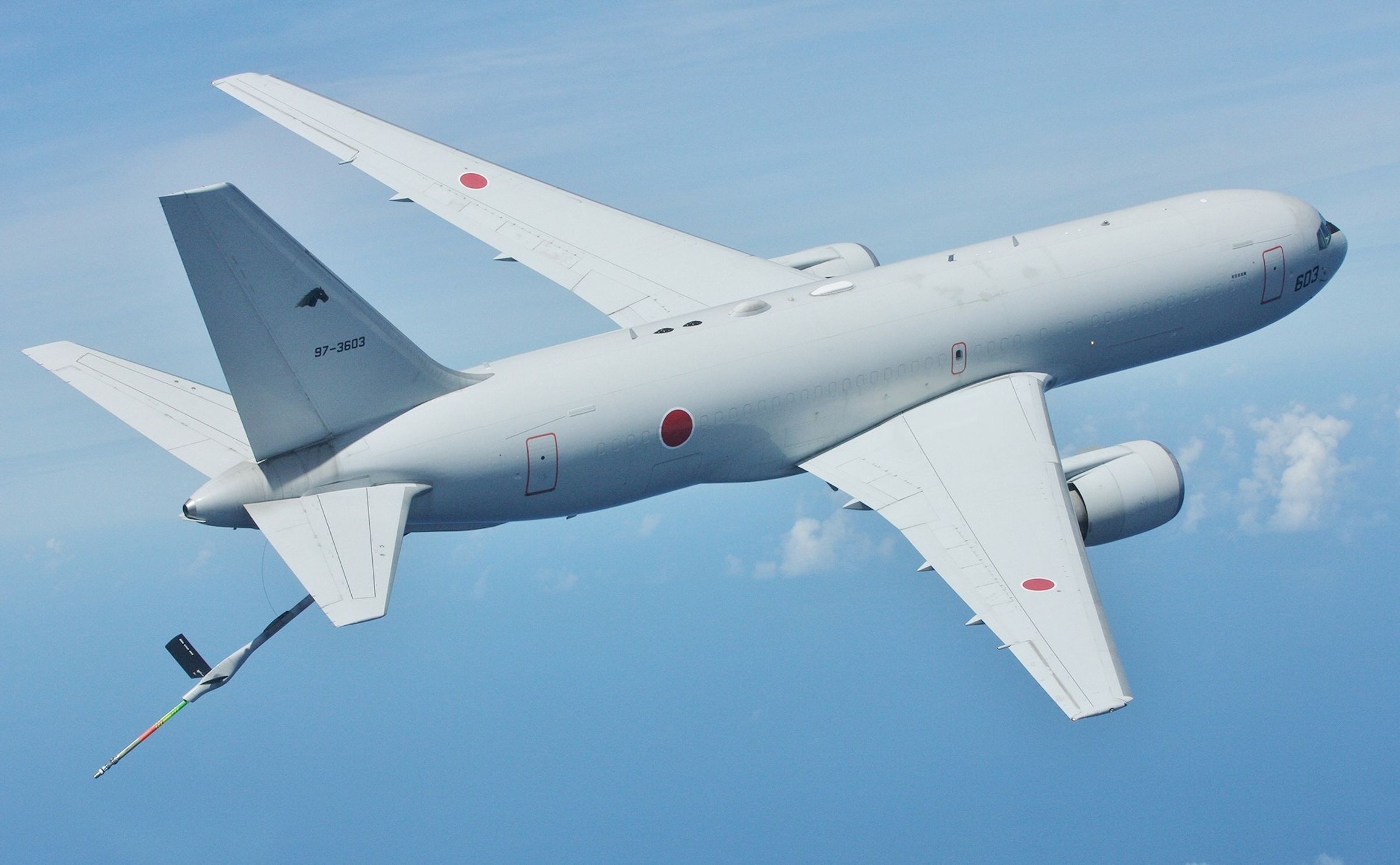日本自衛隊飛機8日清晨3時從愛知縣小牧基地緊急起飛,降落在伊朗東南方的馬爾地夫,隨時準備執行中東地區日本僑民撤離任務。示意圖,非當事飛機。(翻攝自維基百科)