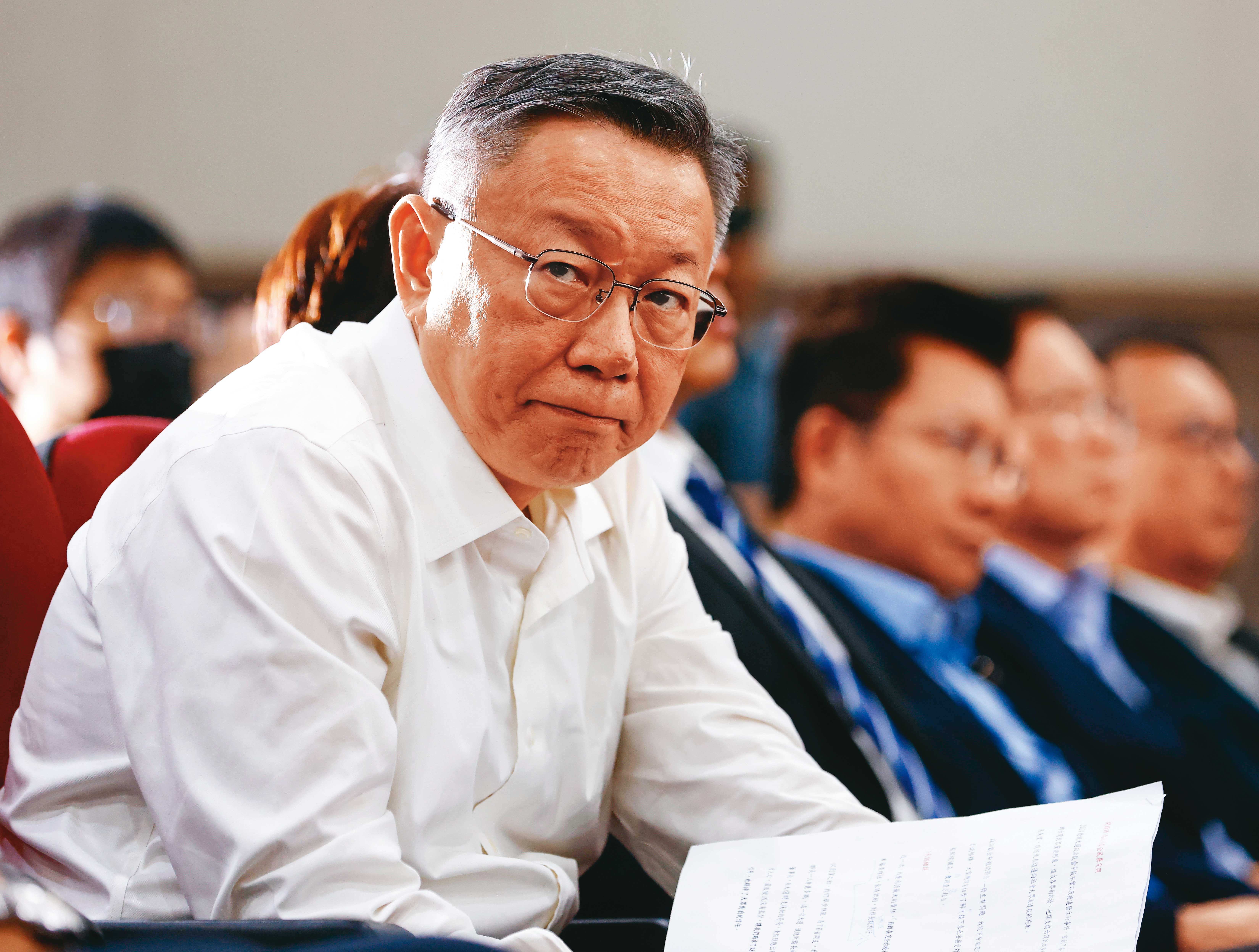 民眾黨主席柯文哲掌握8大金庫收錢，遭查出新增賄款2,300萬元，不法金額破億元。