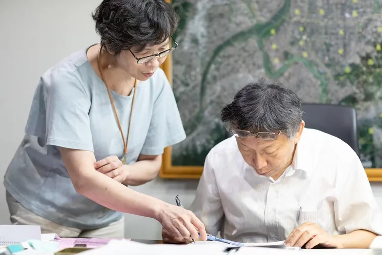 蔡壁如細數與柯文哲30年的情誼，力挺柯文哲初衷 ，強調自己將重塑第三勢力的信任。（翻攝自facebook @蔡壁如）