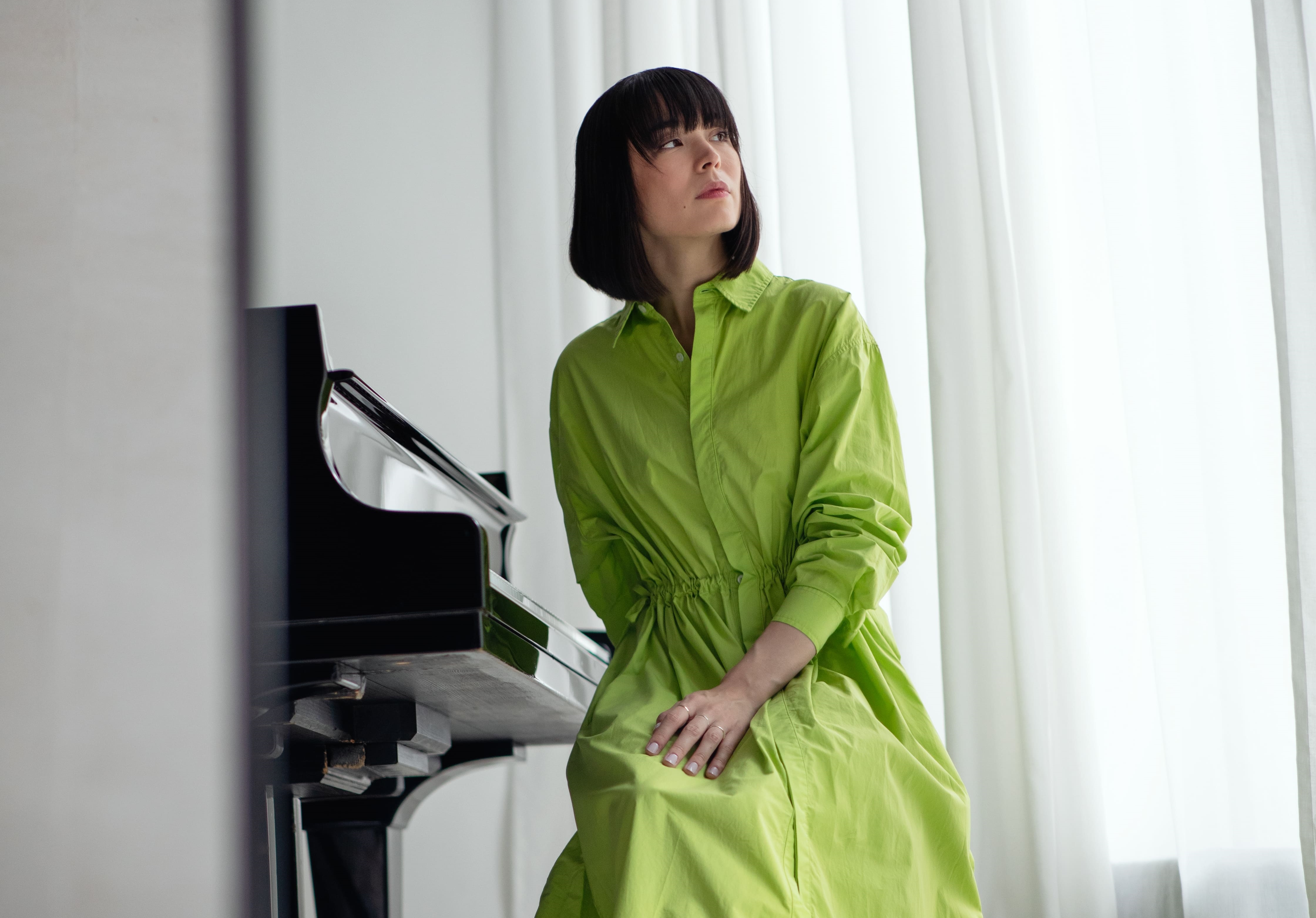 德日混血鋼琴家愛麗絲・紗良・奧特以超過5億次全球串流量、前衛而細膩的藝術風格聞名國際。（牛耳藝術提供）