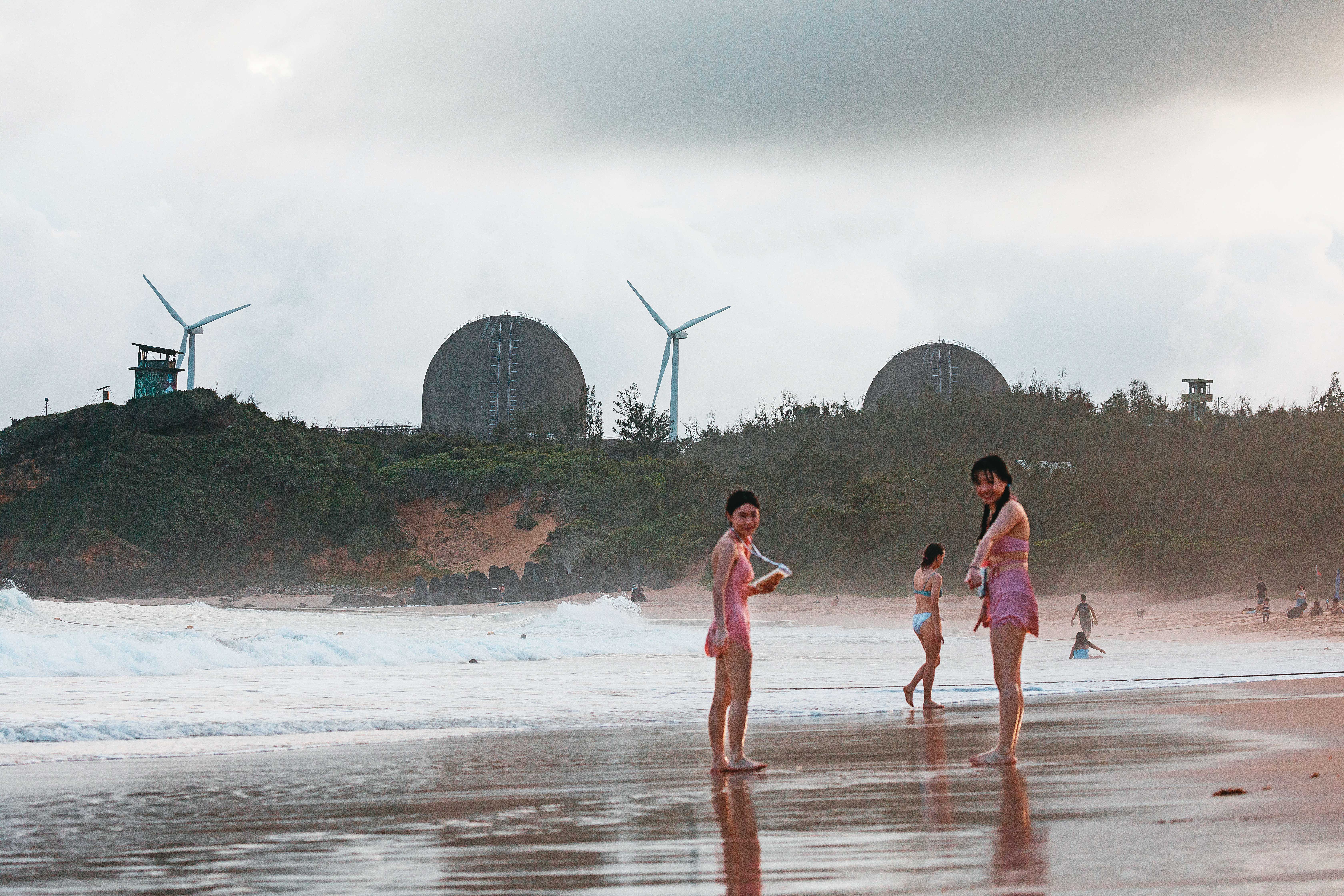 環保團體今日召開記者會，強烈反駁產業界所謂的「以核減碳」主張。（本刊資料照）