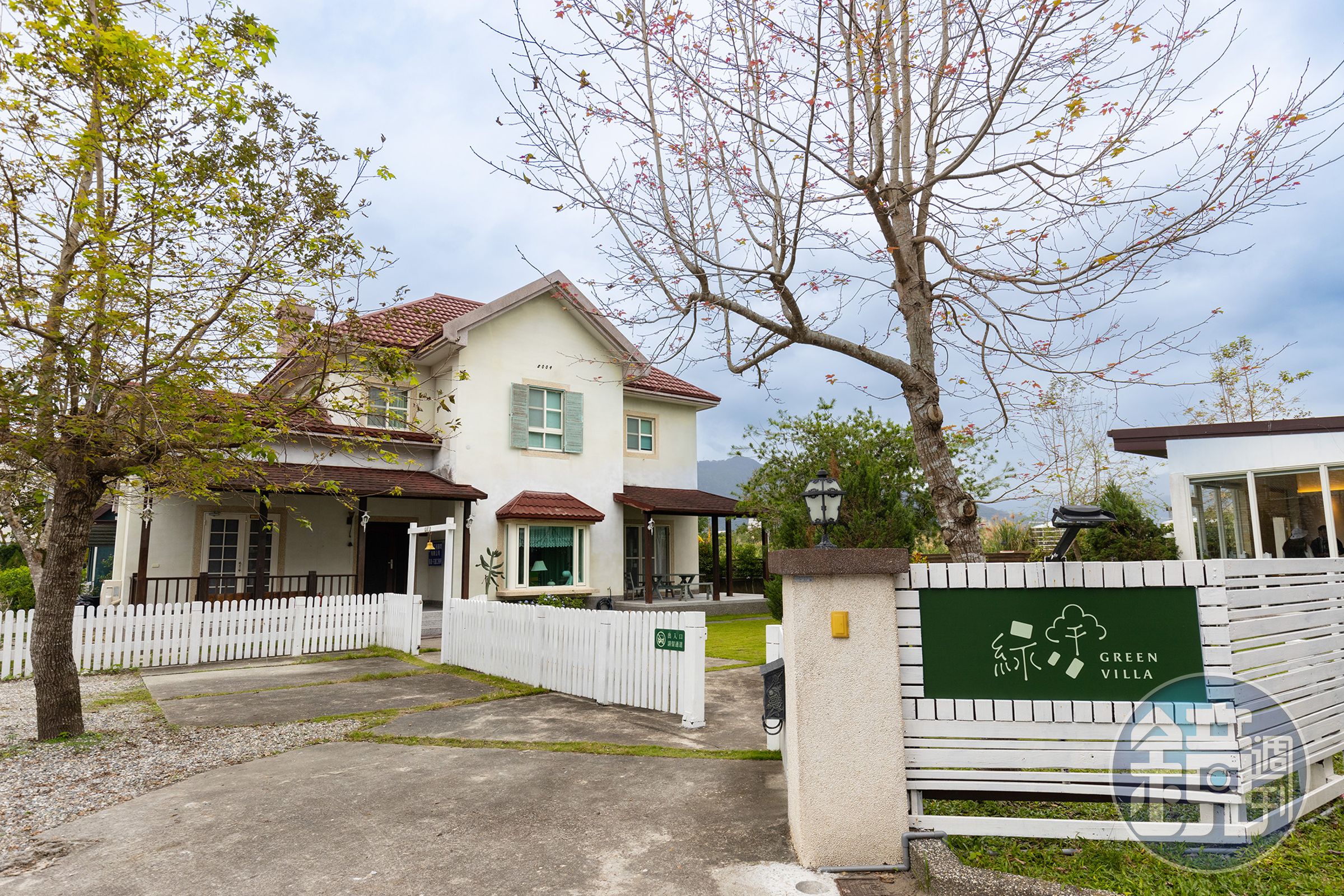 座落於花蓮壽豐鄉東華大學旁的「OwlStay故事所 綠舍Green Villa」，是一間充滿歐式鄉村風格的民宿。