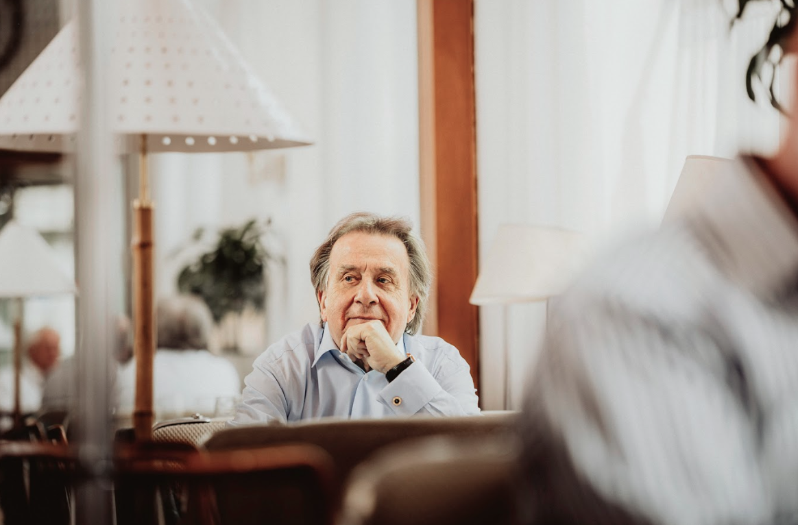 鋼琴家布赫賓德將來台灣演奏貝多芬的5首鋼琴協奏曲。（牛耳藝術提供）