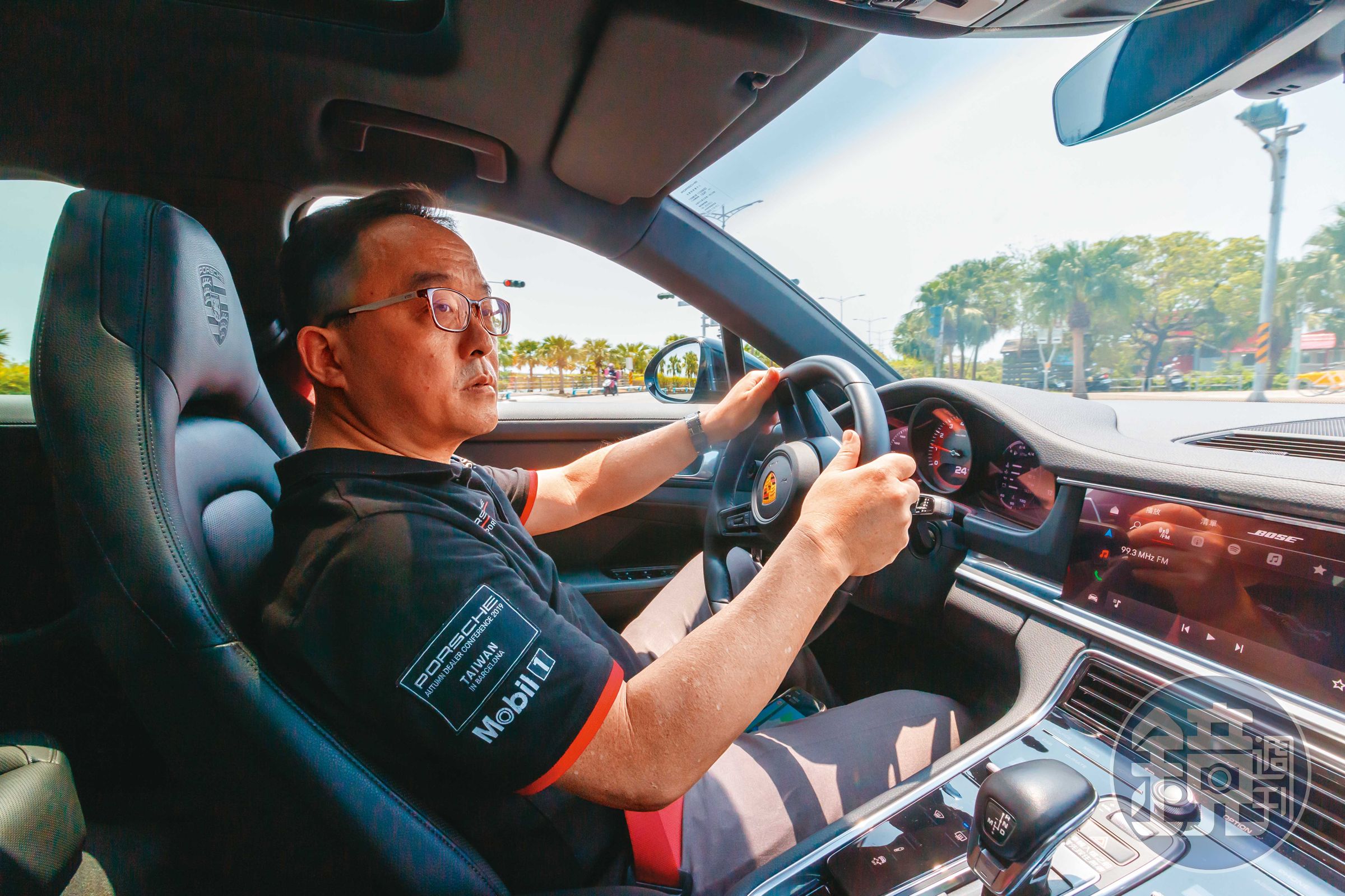 儘管擁有PORSCHE跑車是吳睿弘的夢想,他卻是成為PORSCHE經銷商後才擁有人生第一台保時捷,新車是拿來賣的,他買的是一台二手996。