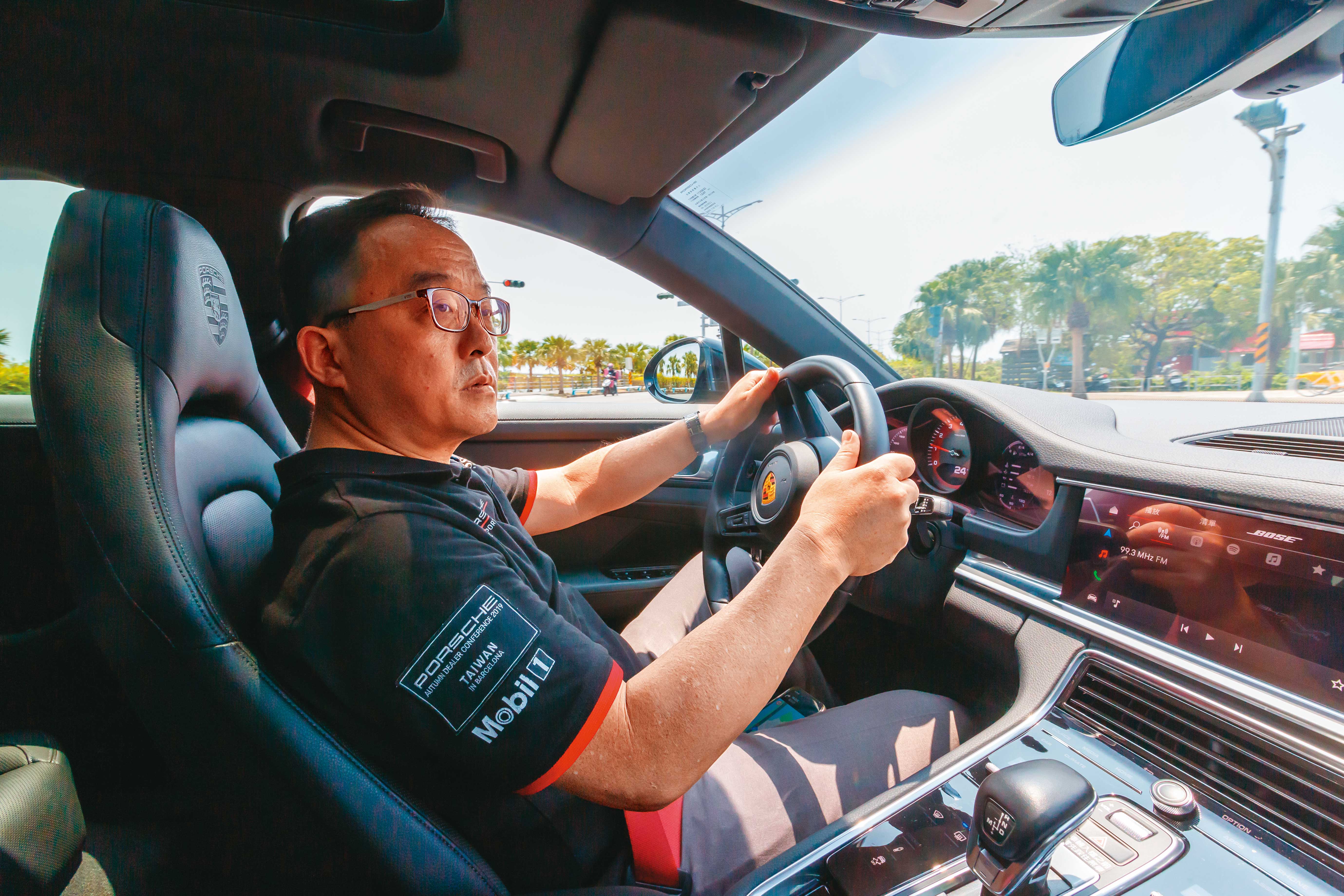 儘管擁有PORSCHE跑車是吳睿弘的夢想,他卻是成為PORSCHE經銷商後才擁有人生第一台保時捷,新車是拿來賣的,他買的是一台二手996。