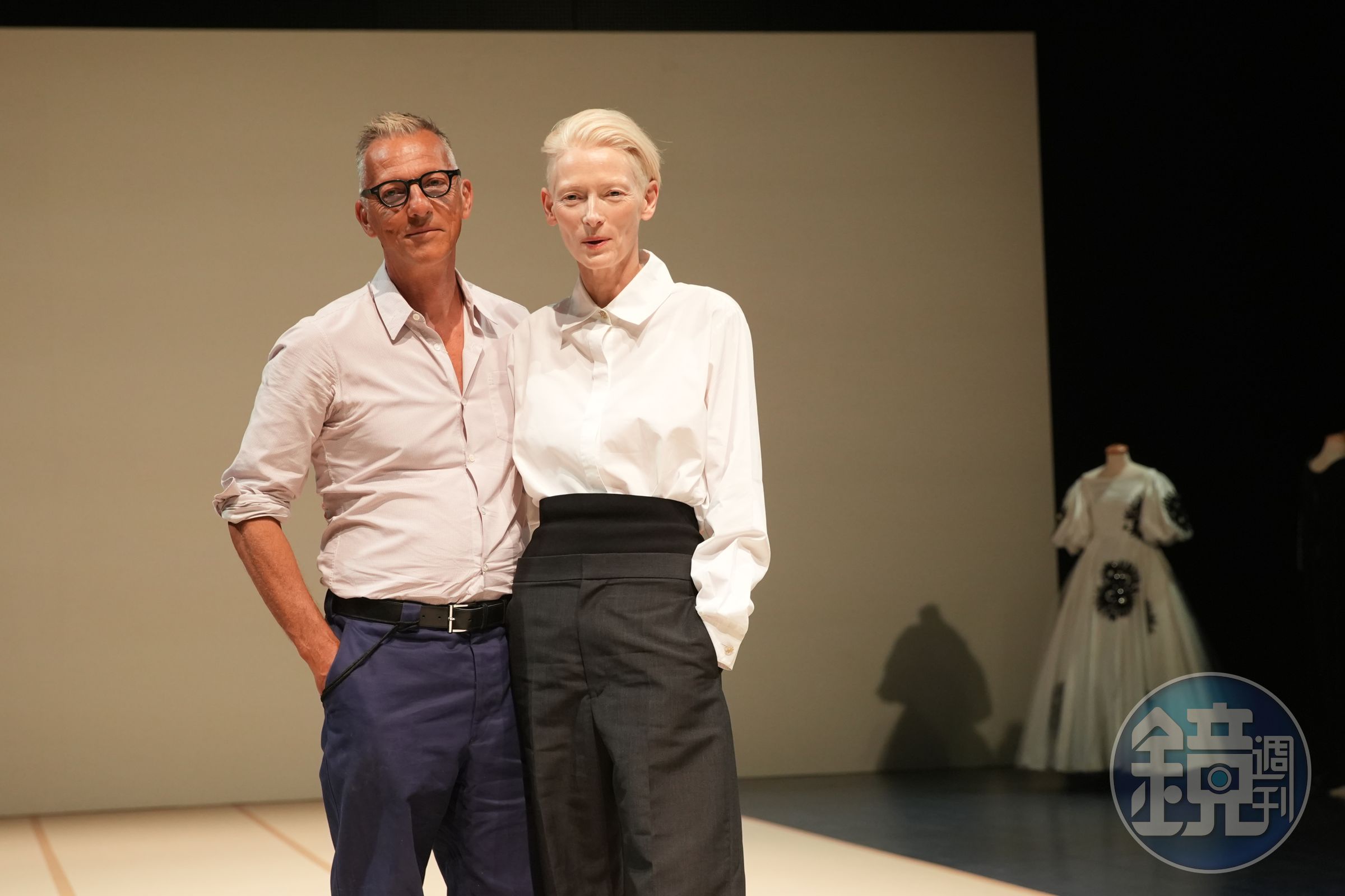 蒂妲史雲頓(Tilda Swinton)攜手時尚歷史學家奧利維耶薩亞(Olivier Saillard)出席《親愛的帕索里尼》記者會。