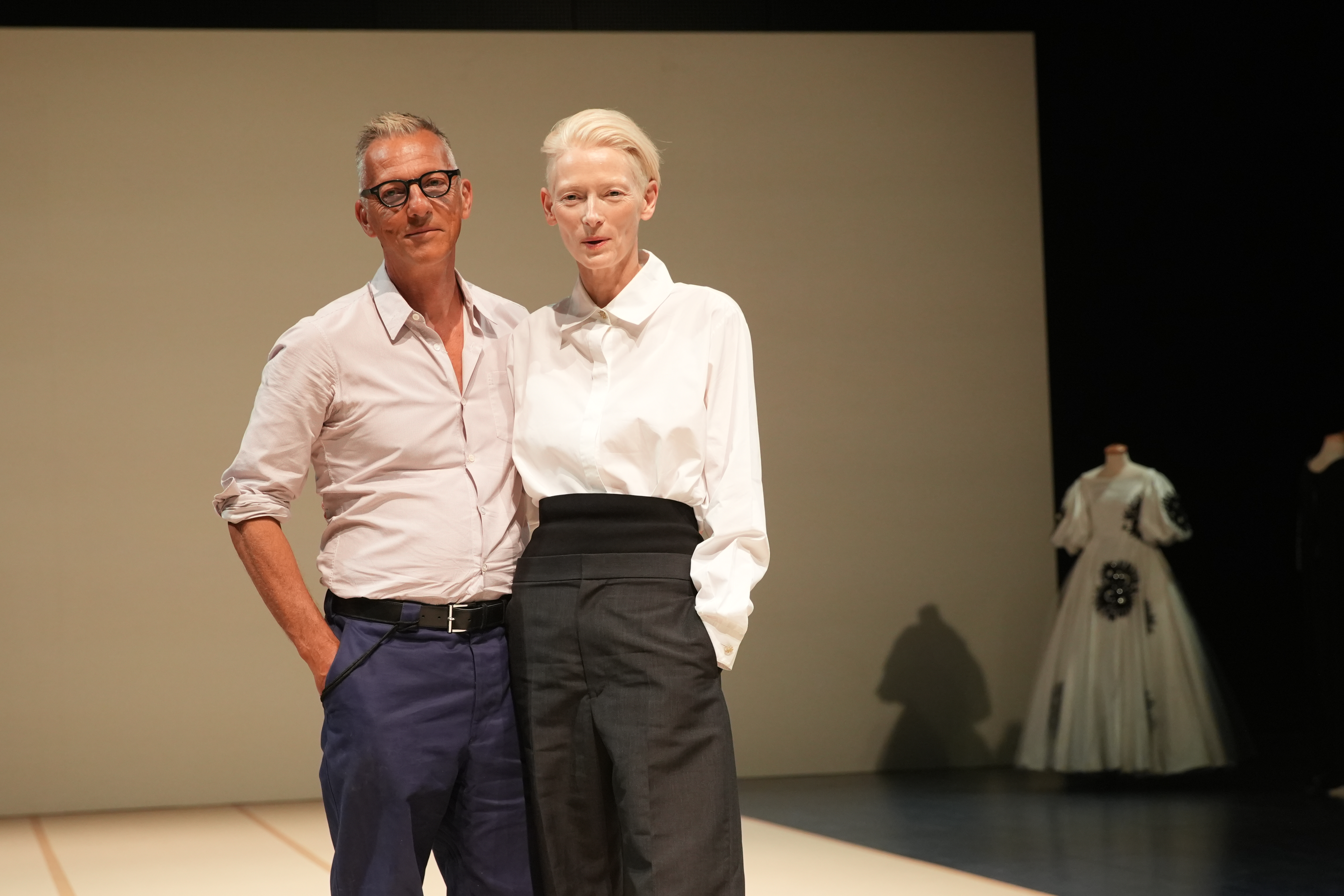 蒂妲史雲頓（Tilda Swinton）攜手時尚歷史學家奧利維耶薩亞（Olivier Saillard）出席《親愛的帕索里尼》記者會。