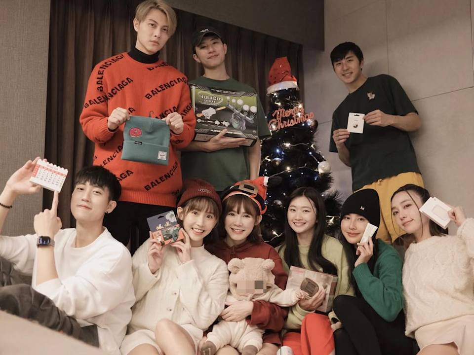 王子3年前帶著「綠帽」出席耶誕趴，同框范姜彥豐與粿粿。（翻攝自粿粿IG）