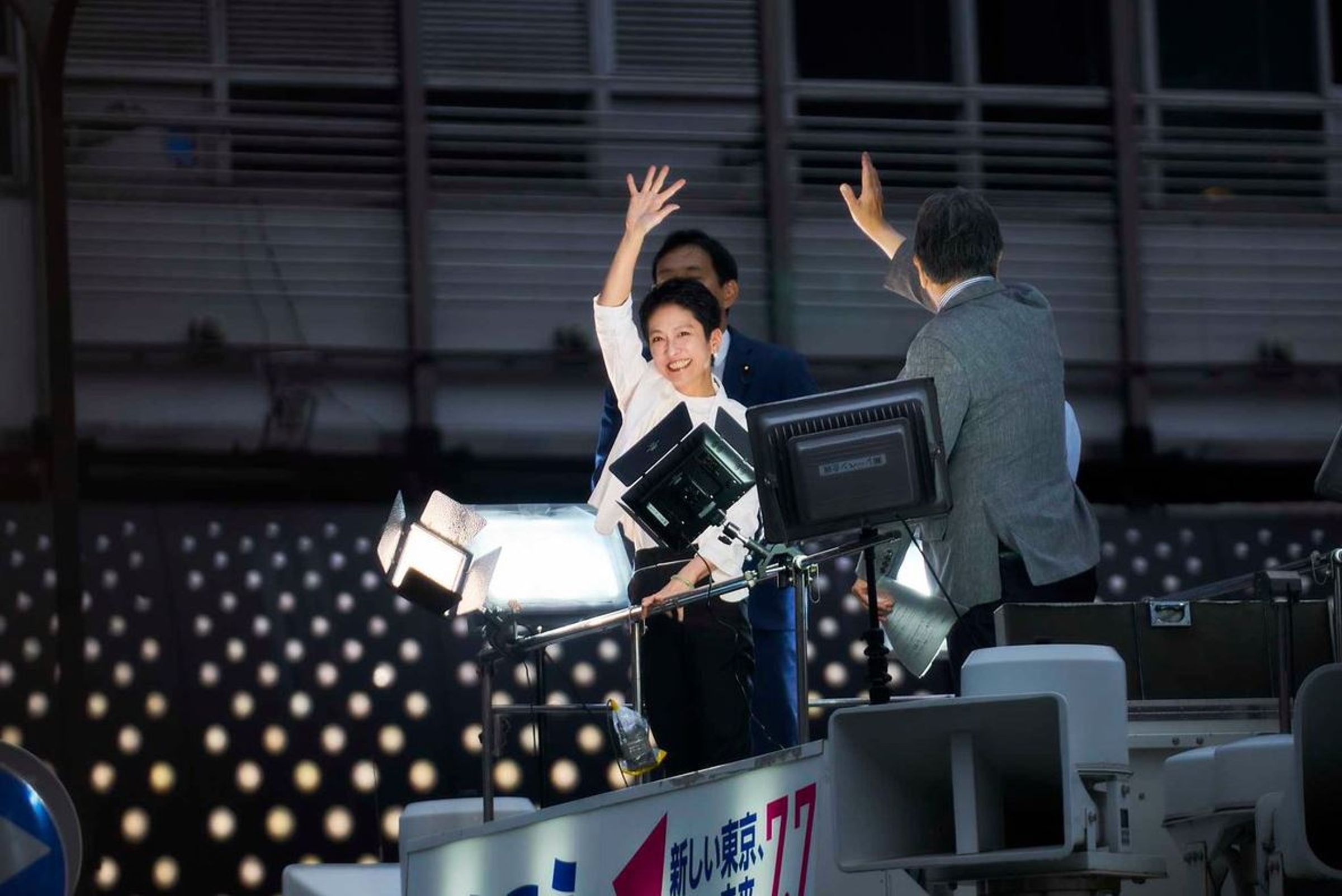 蓮舫參選東京都知事，驚傳收到信恐嚇「拿刀刺殺妳」。（翻攝社群平台X）