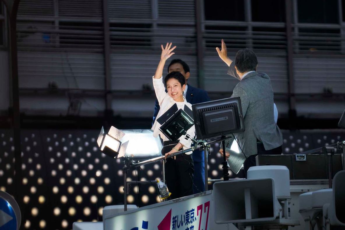 蓮舫參選東京都知事，驚傳收到信恐嚇「拿刀刺殺妳」。（翻攝社群平台X）