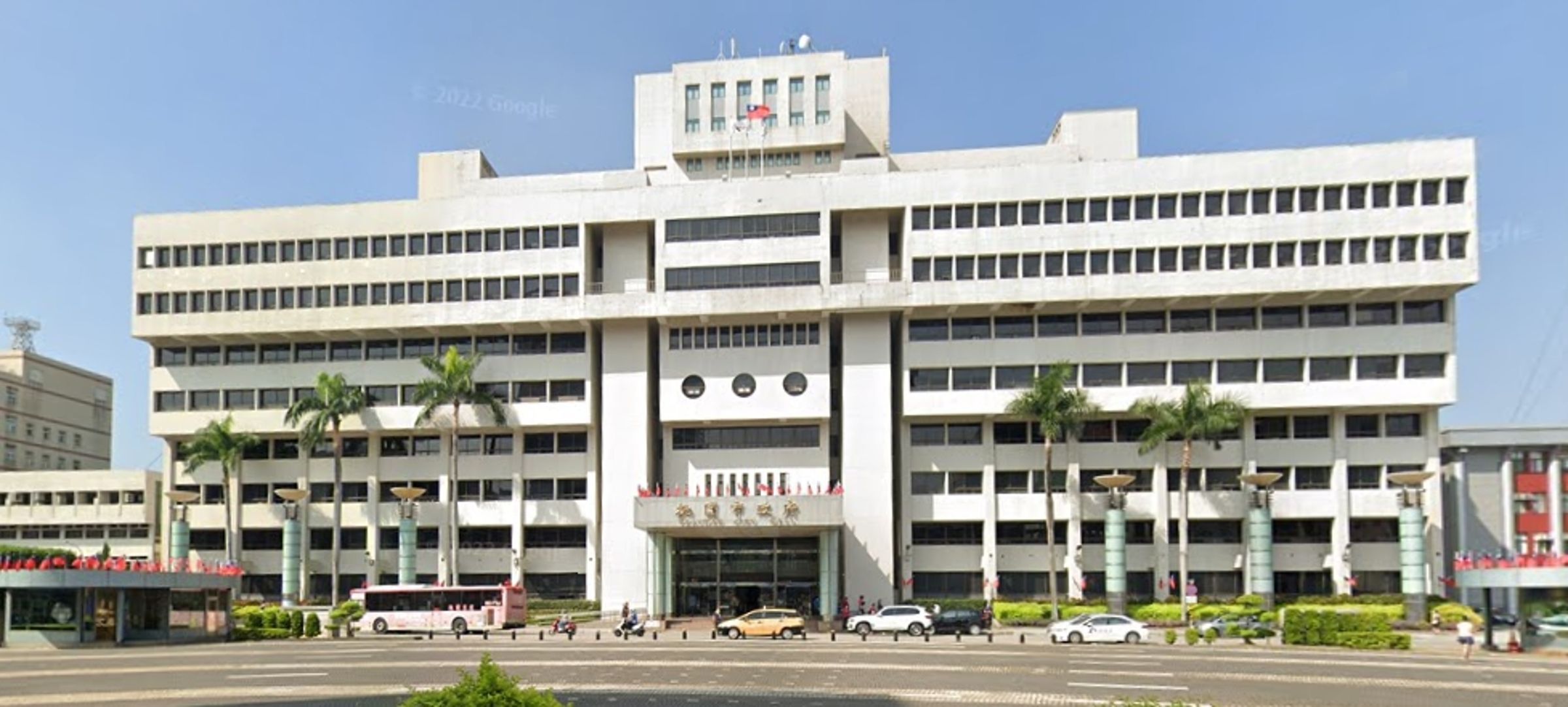 桃園市政府人事處傳霸凌,一名女職員產後曾一度返回職場,卻接連遭遇不當對待。(翻攝Google maps)