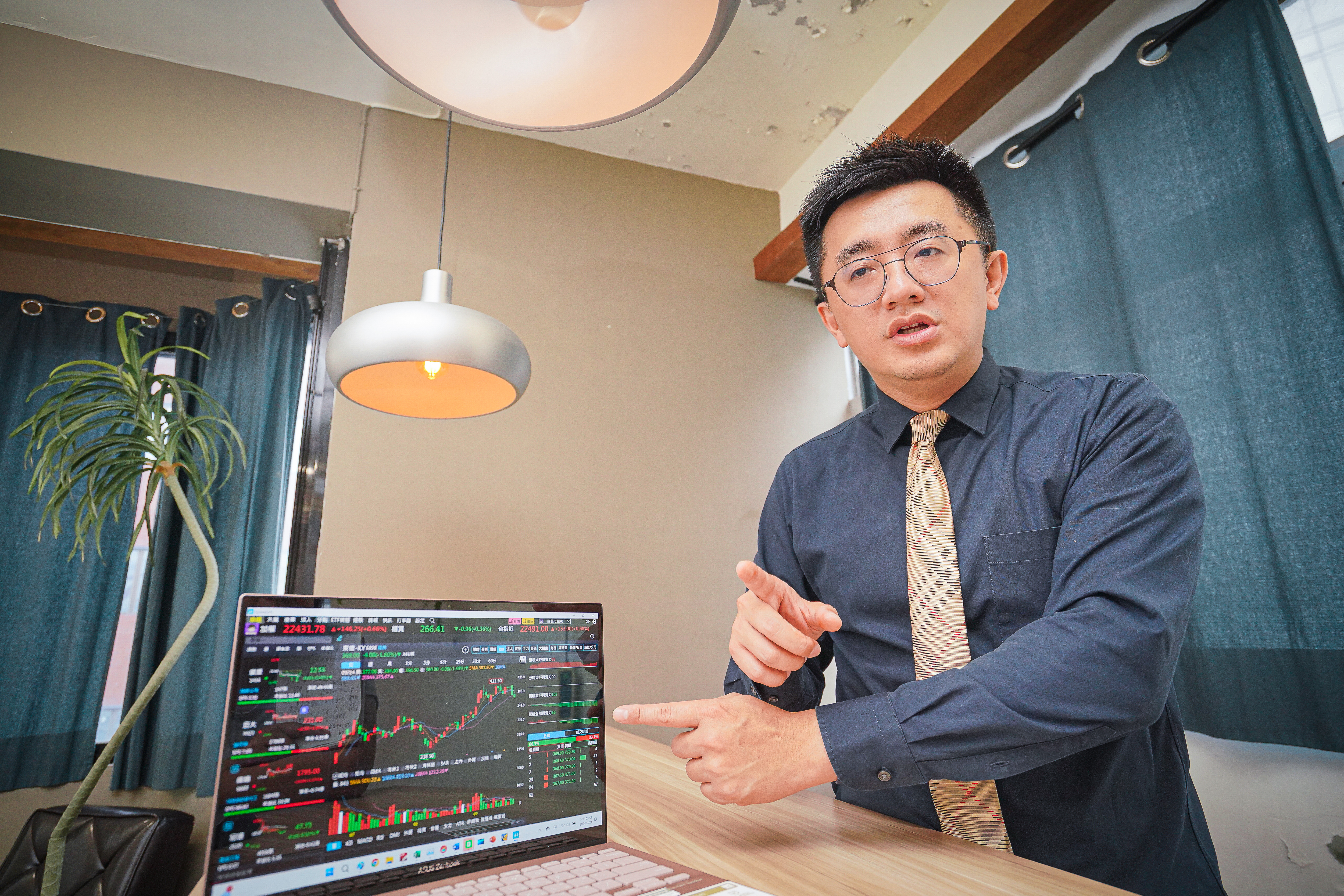 張捷對投資充滿熱情，靠著產業「知識護城河」持續壯大財富。 