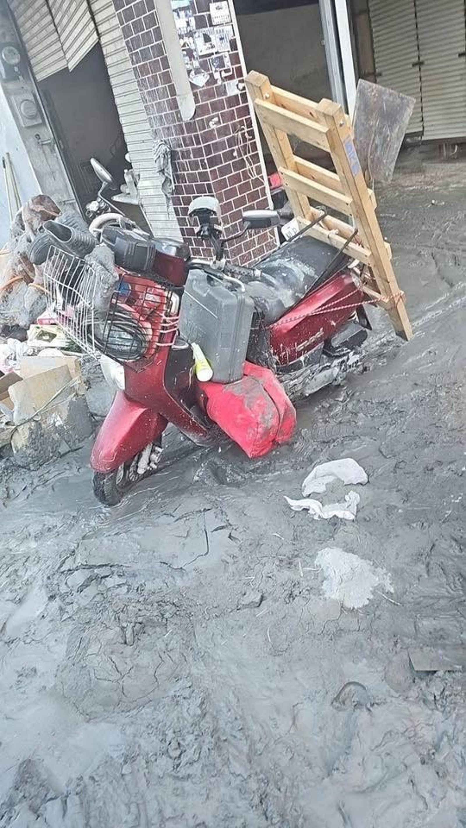 攝影師事後也表示，有車友回報帥氣暖男已平安抵達。（翻攝自呂建興公開臉書）