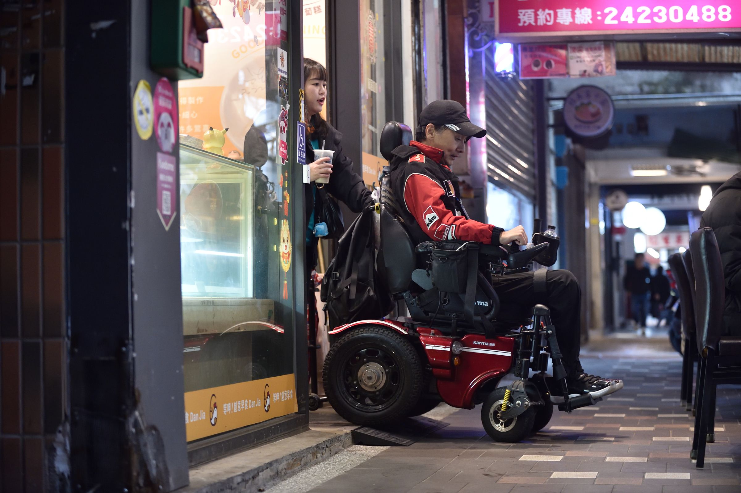 「蛋匣!創意早食」入口設有斜坡道,讓輪椅族進出更便利。