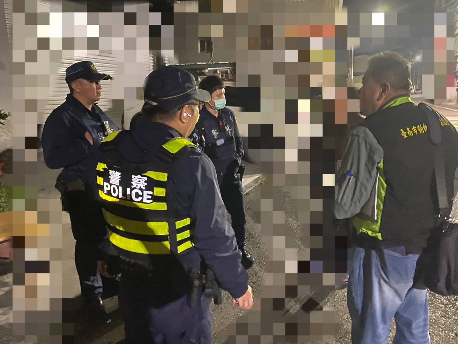 動保處接獲通報後,已立即聯繫警方調閱車主資訊並偕同警方前往調查。(南市動保處提供)
