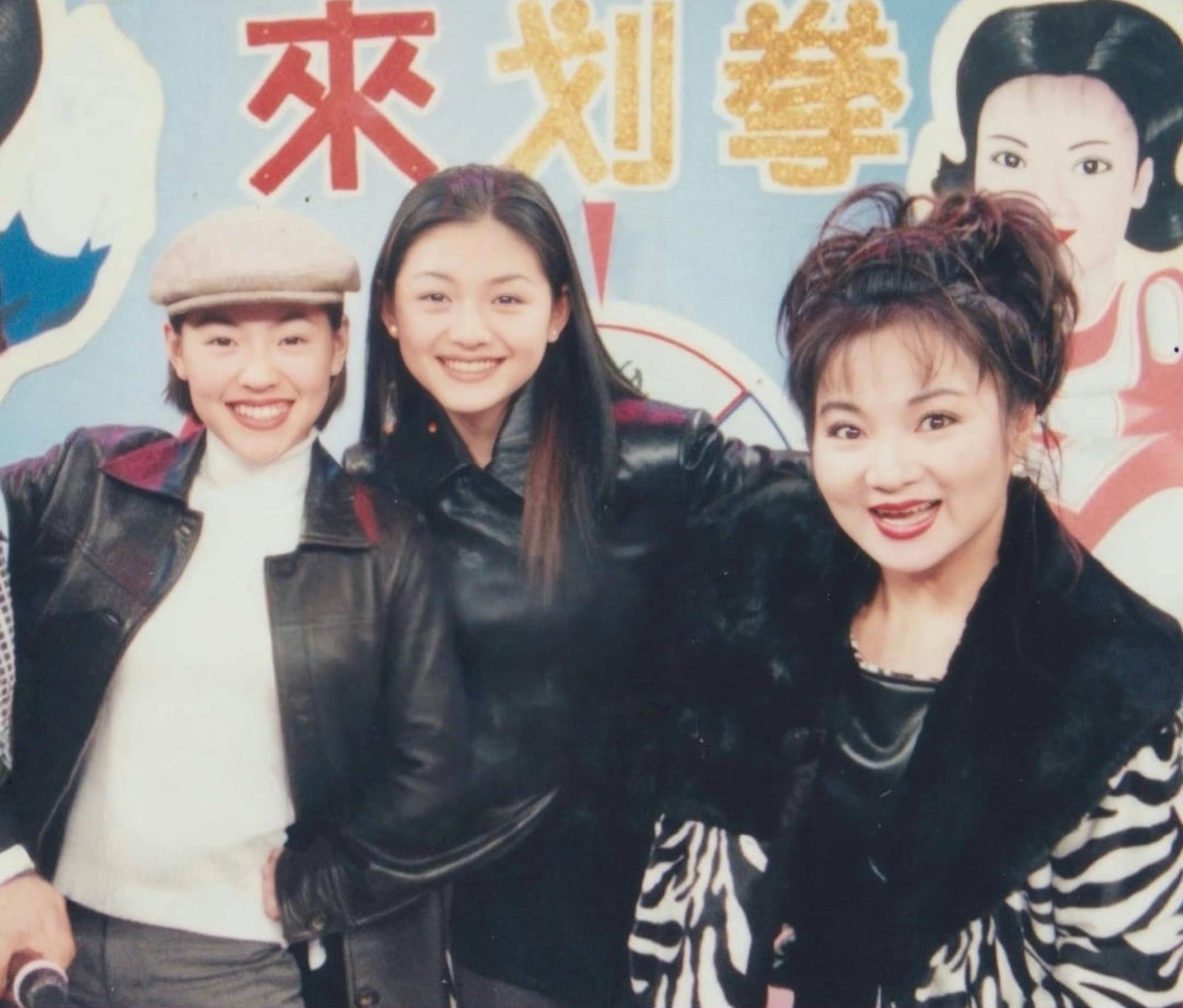 白冰冰上傳與大小S青澀合影。（翻攝白冰冰（白雪嬅）臉書）