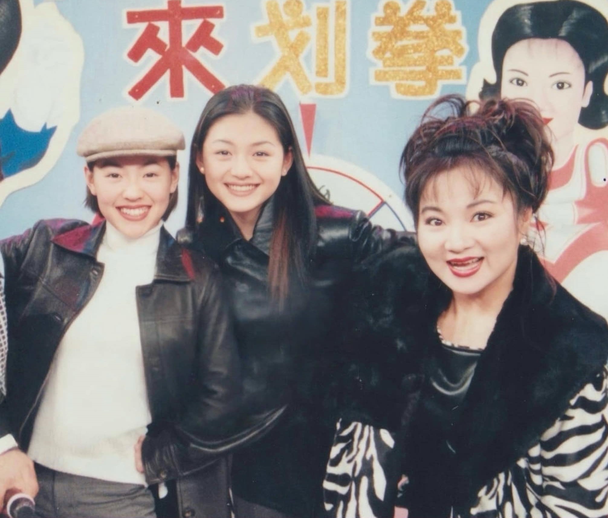 白冰冰上傳與大小S青澀合影。（翻攝白冰冰（白雪嬅）臉書）