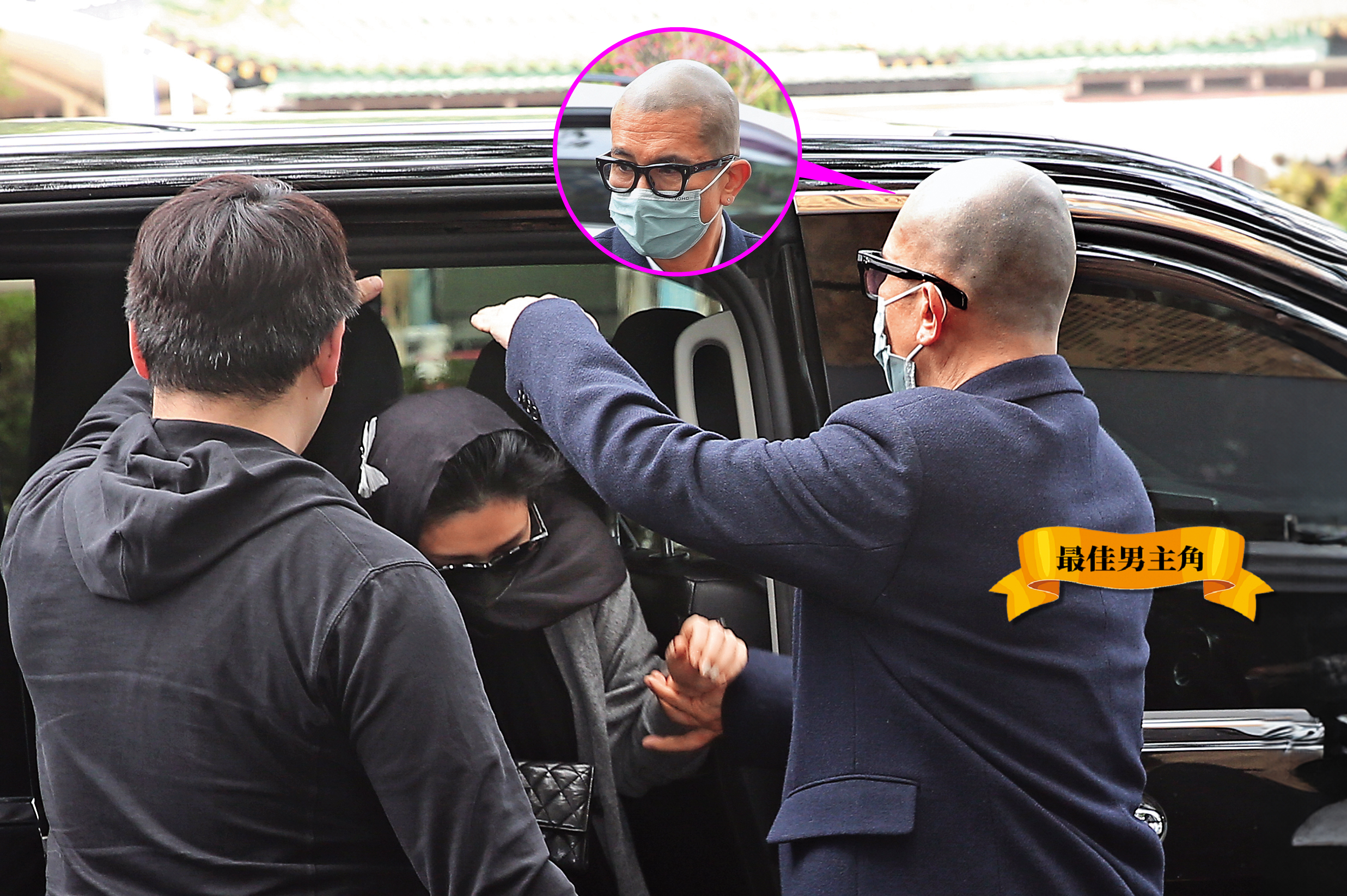 大S（中）下車，具俊曄（右）貼心伸手護住大S的頭，好男人無誤！（蓋章認證）