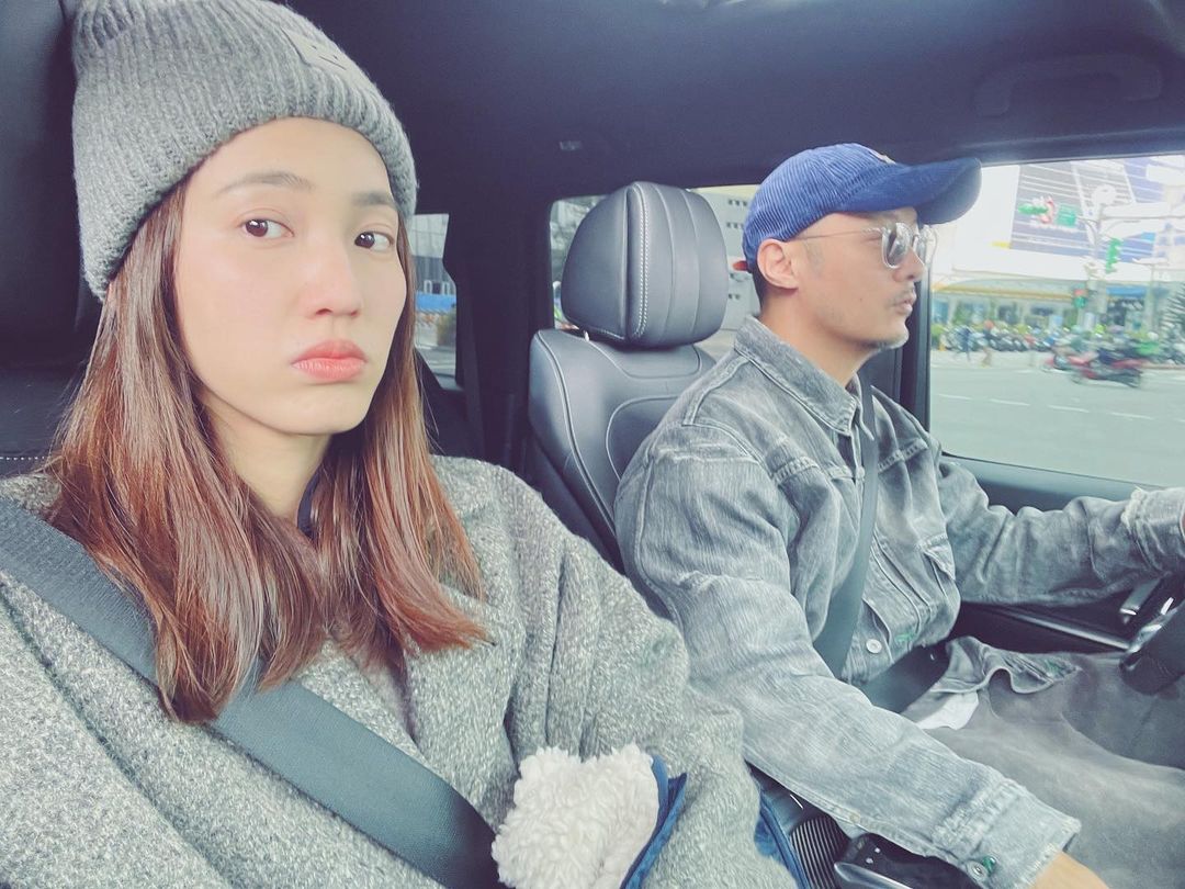 余文樂的妻子王棠云帶女兒坐飛機，被網友指控霸占座位還態度不佳。（翻攝自王棠云IG）