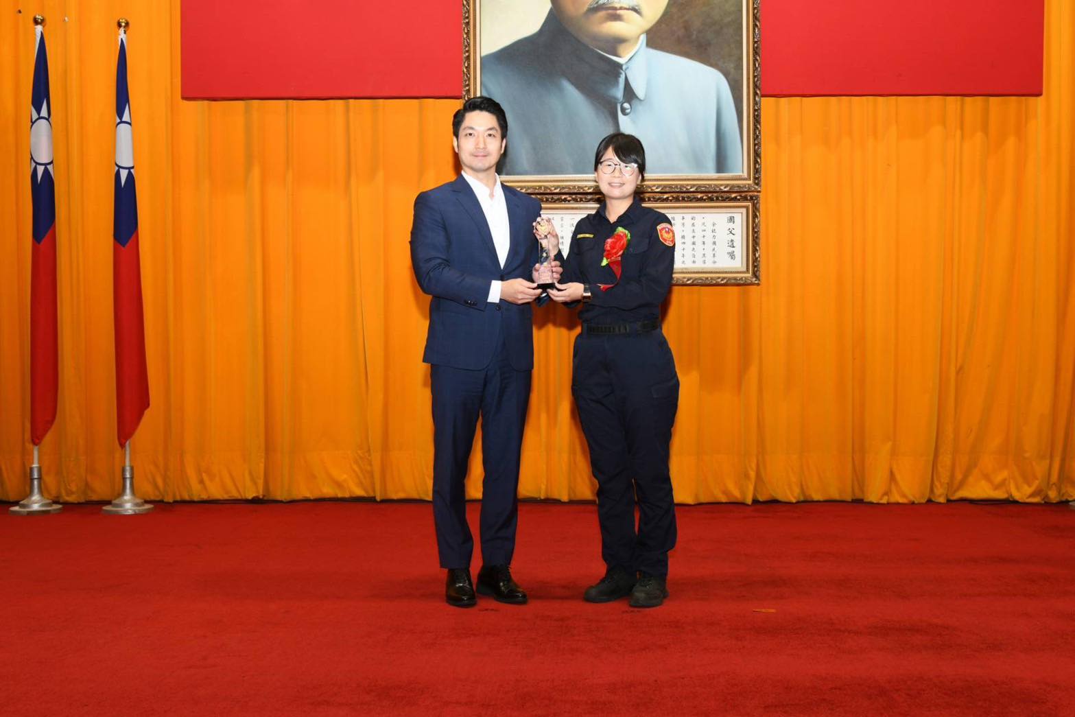 蔣萬安曝與陳芊雯的合照。（翻攝自蔣萬安臉書）