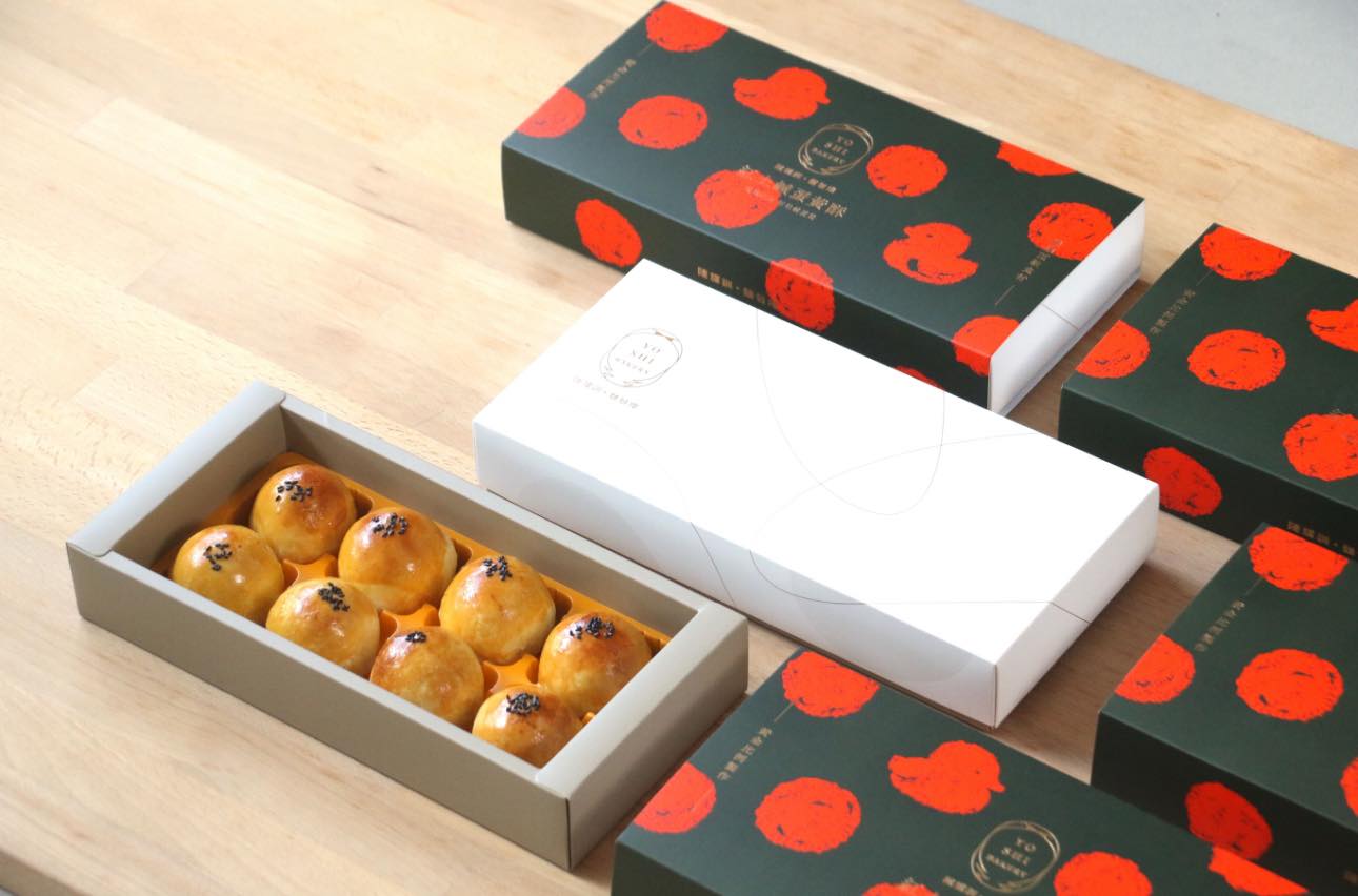 陳耀訓蛋黃酥中秋春節搶購潮退燒，引起網友討論。（翻攝自陳耀訓·麵包埠Yoshi Bakery臉書）