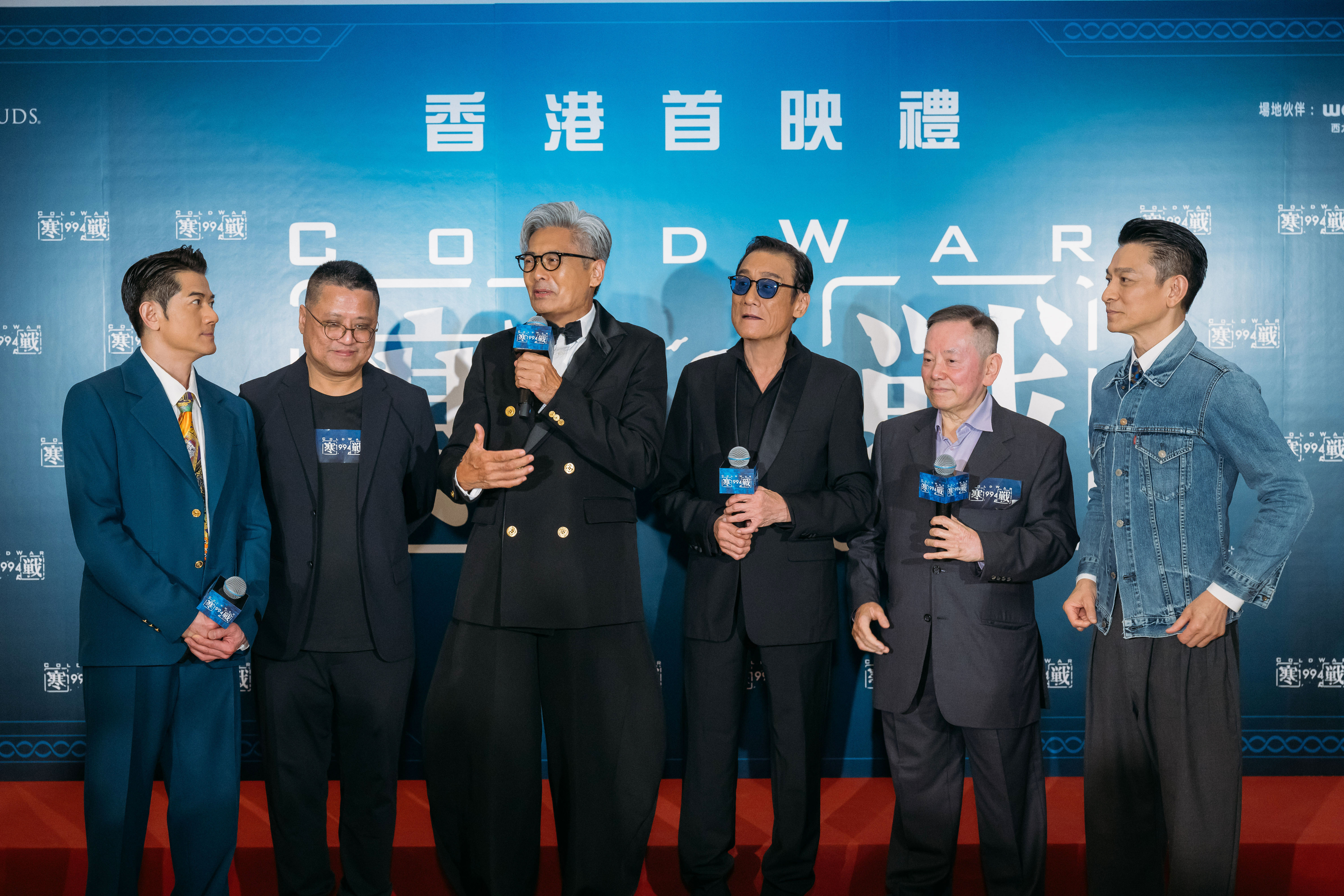 《寒戰1994》香港首映會派對大咖雲集，包括郭富城（左起）、導演梁樂民、周潤發、梁家輝、監製江志強與劉德華都到場。（華映提供）