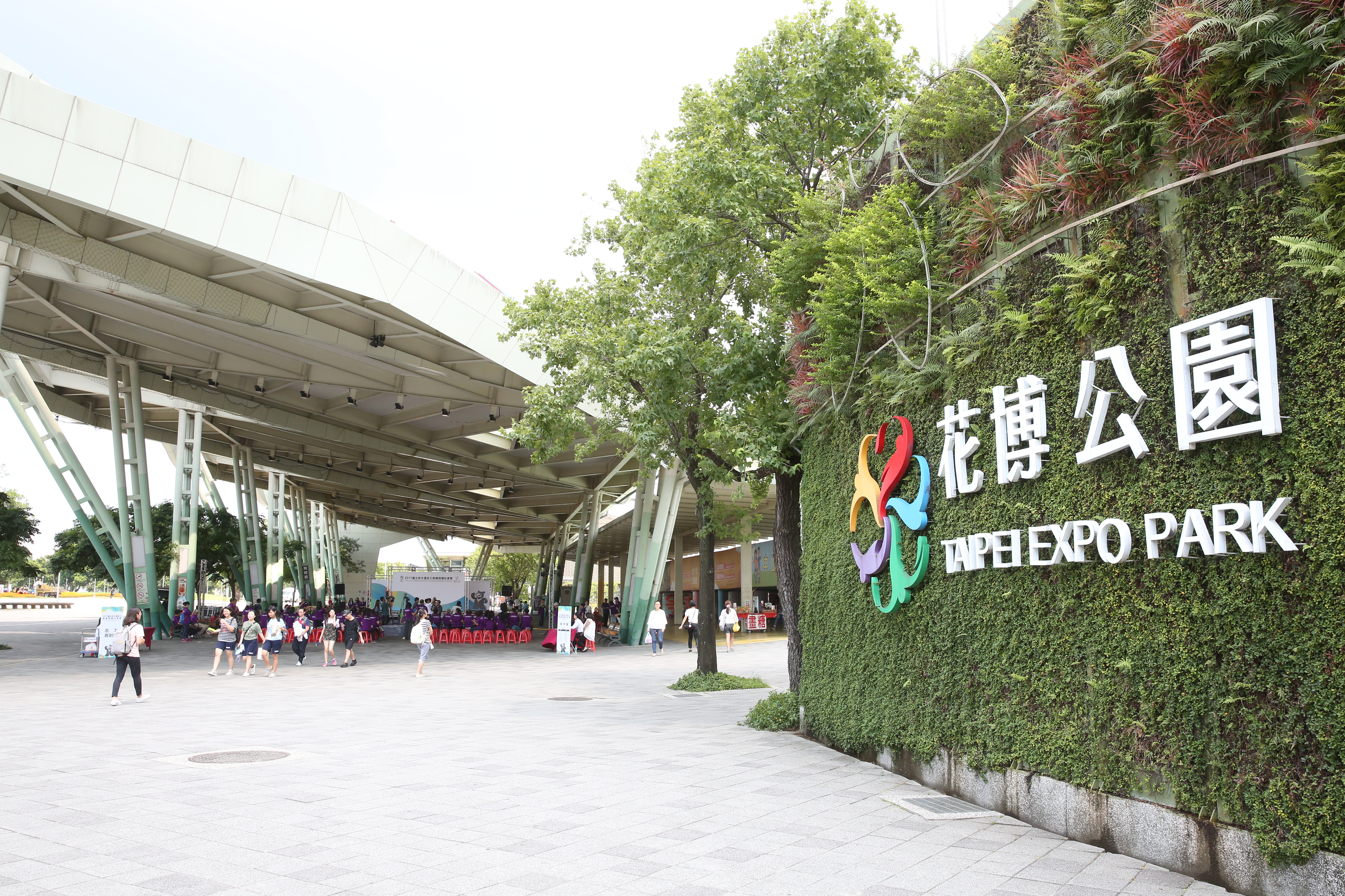 台北市公園處說明，已針對公園內採用類似門拴的34座景觀廁所全數進行檢查及改善。（本刊資料照）