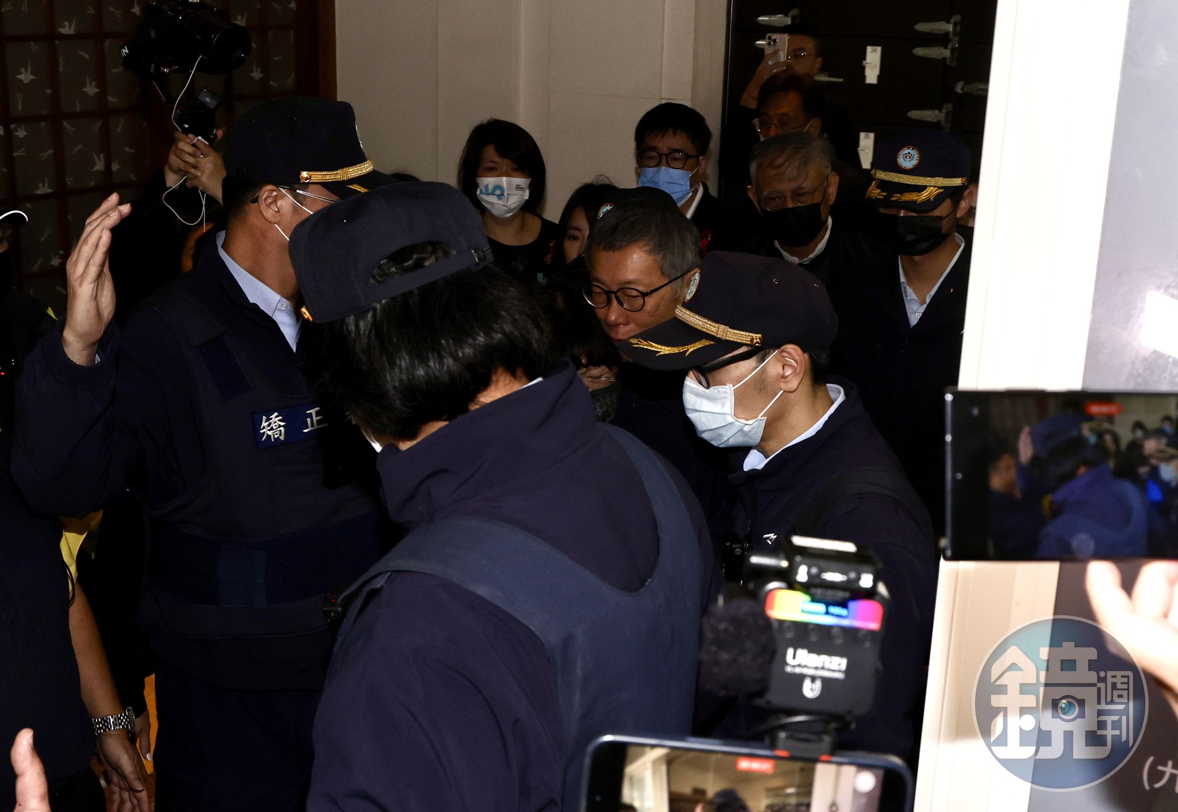 陳佩琪緊抱柯文哲長達10秒,遲遲不肯鬆手。
