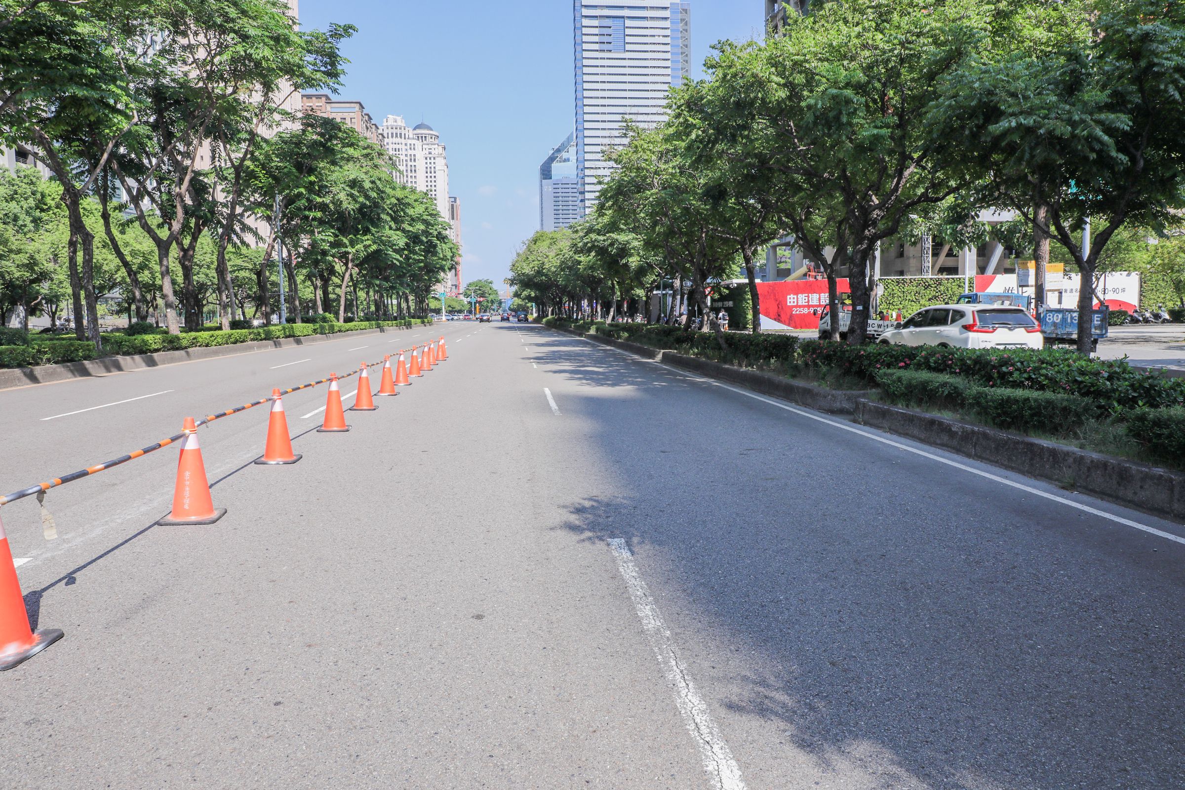 在中央辦理、素有「交通界奧斯卡」之稱的「金路獎」考核中，台中市榮獲橋梁維護5連霸、路況維護2連霸，更在「首屆」行人空間維護考核中獲得「績優」榮耀。