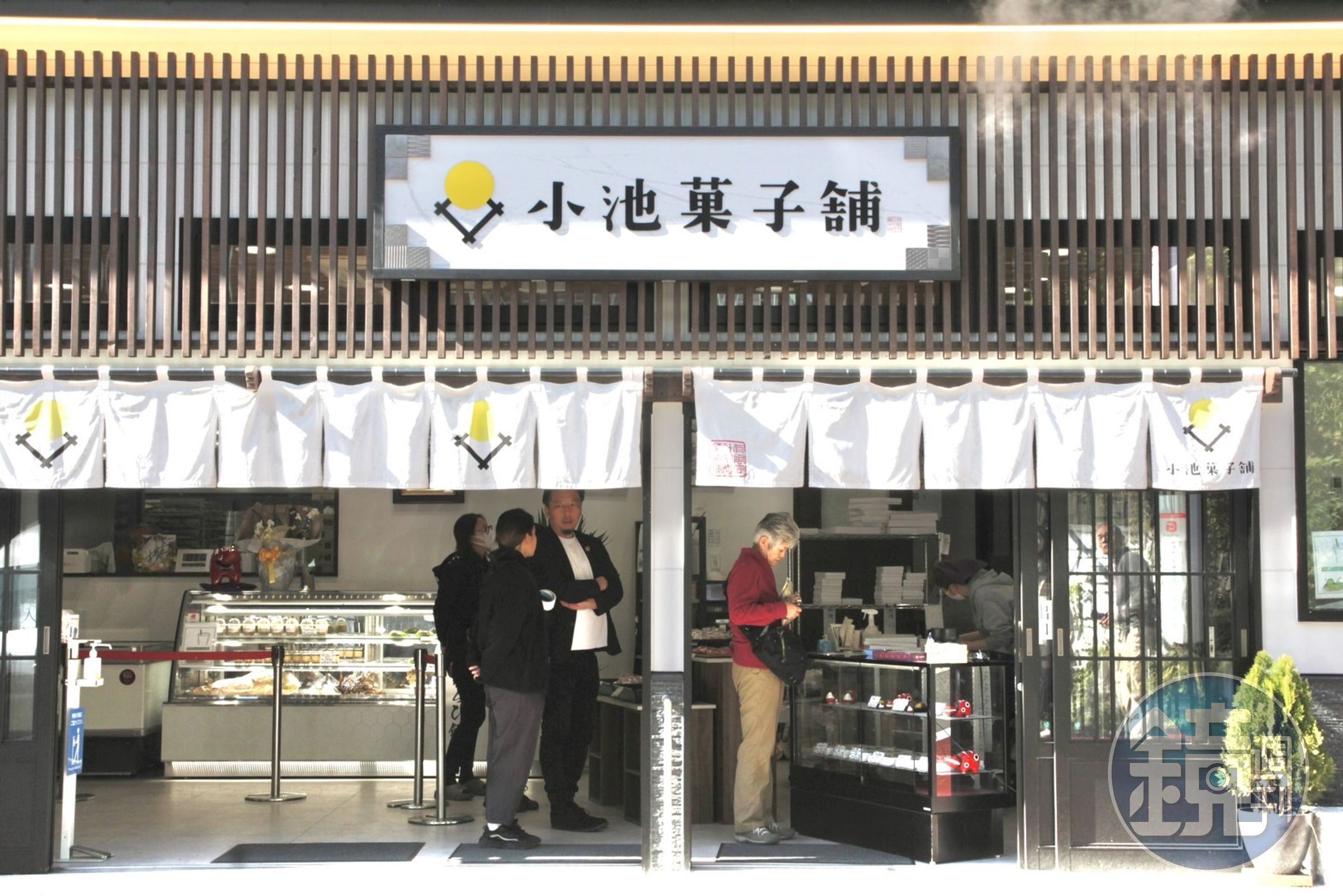 「小池菓子鋪」本店位於寧靜的住宅區當中,店內也有內用空間提供給客人使用。
