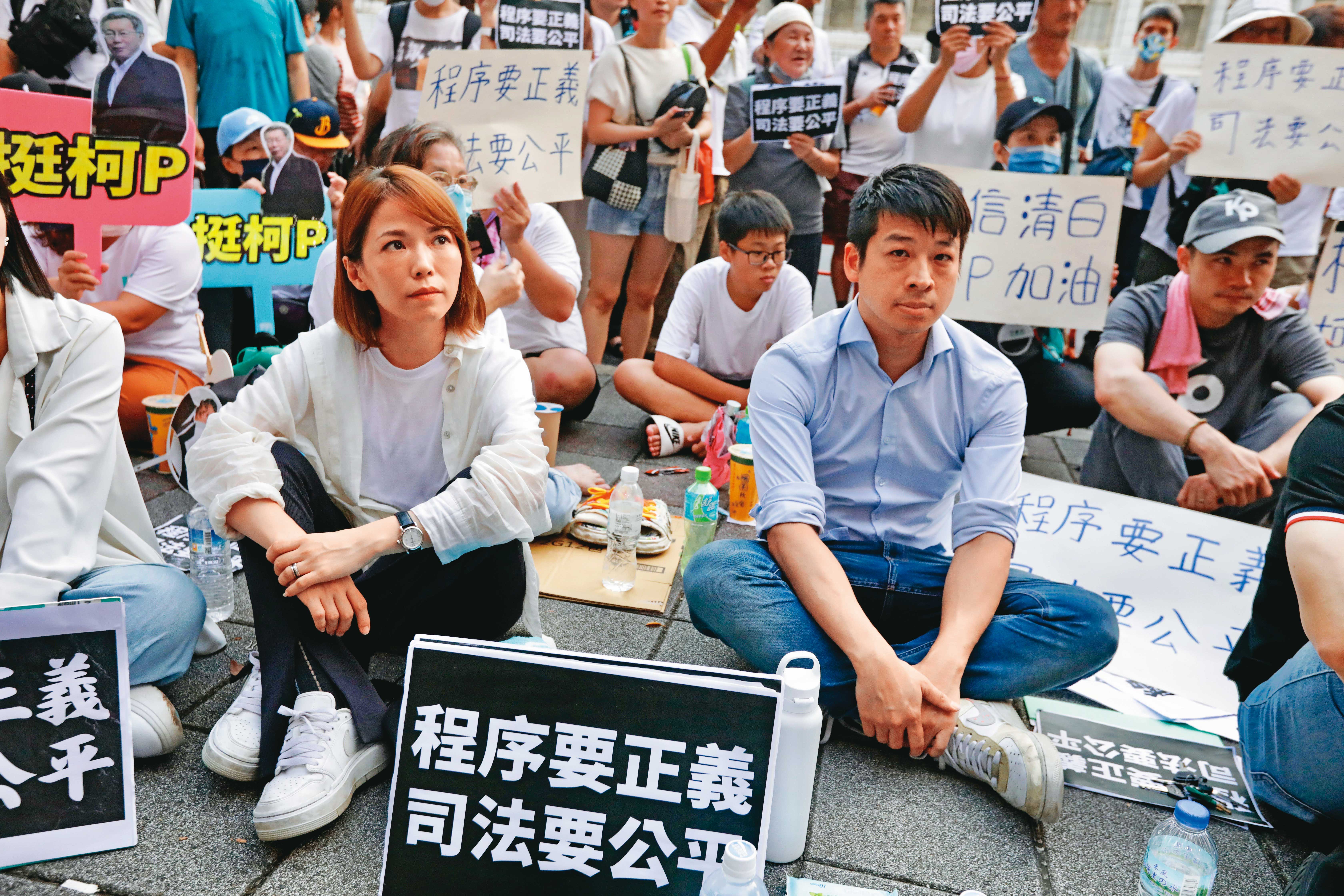 柯文哲司法案纏身,白營實際決策核心共組7人小組,「戰狼夫婦」陳智菡(前左)、許甫(前右)也在列。